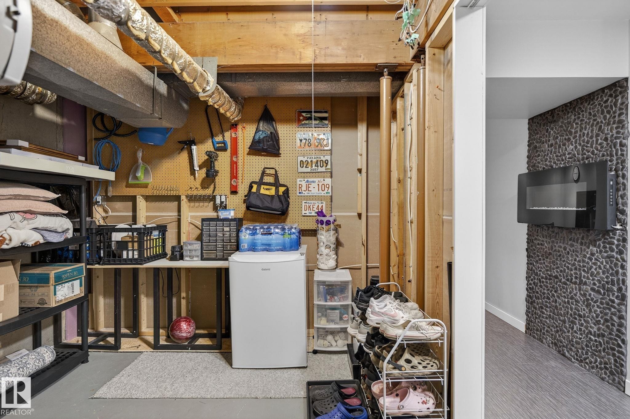 11349 22 Avenue, Edmonton, AB - Indoor Photo Showing Laundry Room