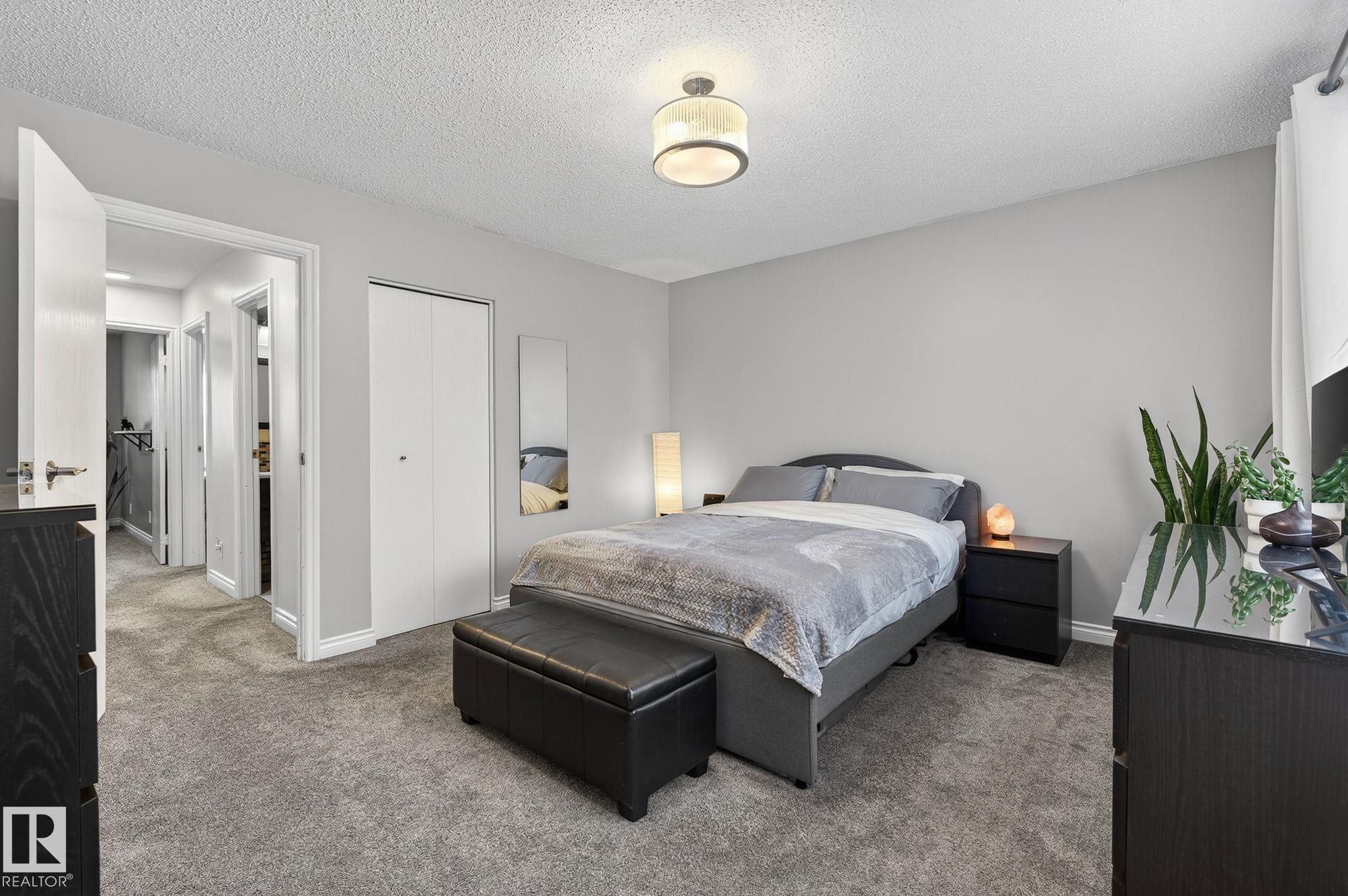 11349 22 Avenue, Edmonton, AB - Indoor Photo Showing Bedroom