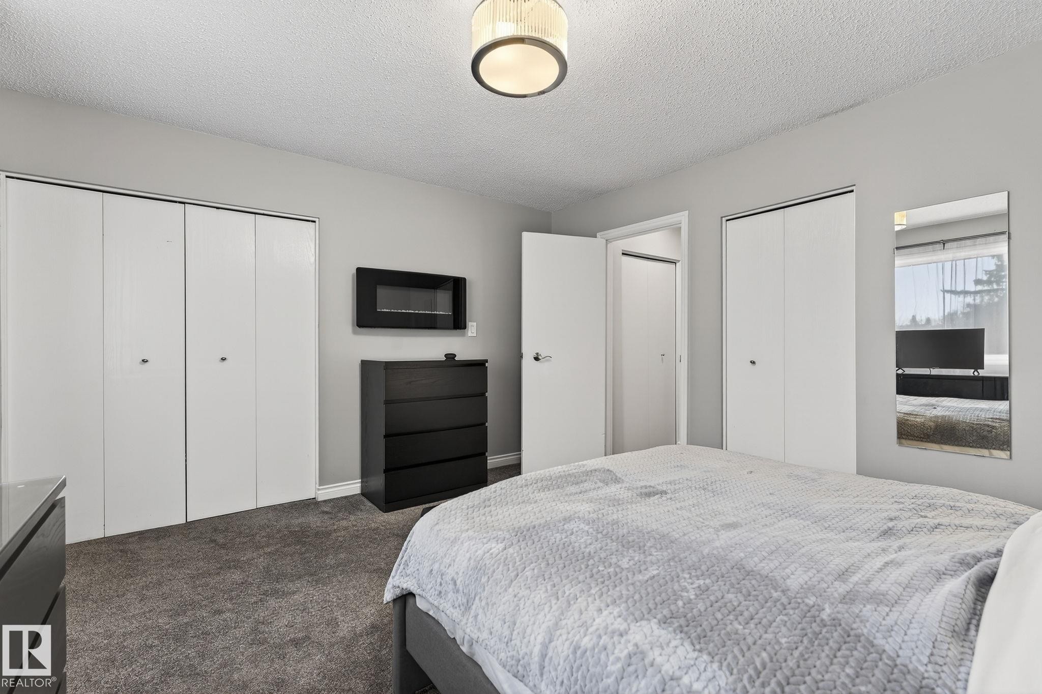 11349 22 Avenue, Edmonton, AB - Indoor Photo Showing Bedroom