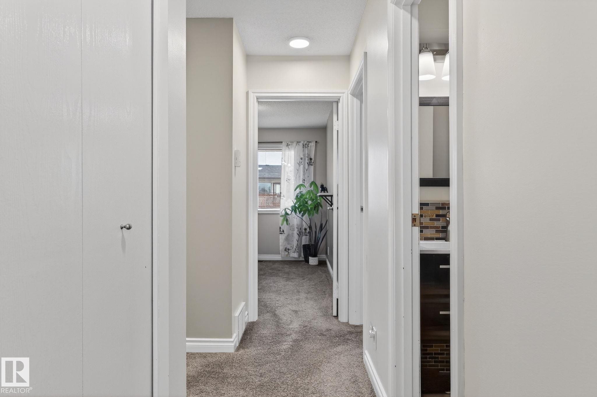 11349 22 Avenue, Edmonton, AB - Indoor Photo Showing Other Room