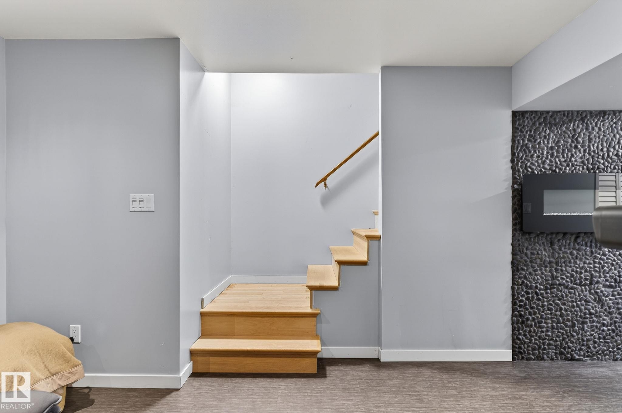 11349 22 Avenue, Edmonton, AB - Indoor