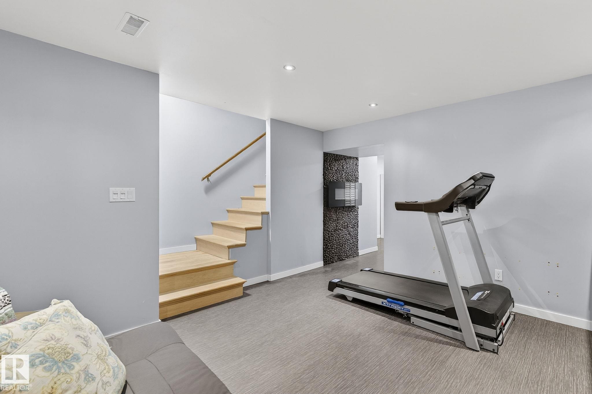 11349 22 Avenue, Edmonton, AB - Indoor Photo Showing Gym Room