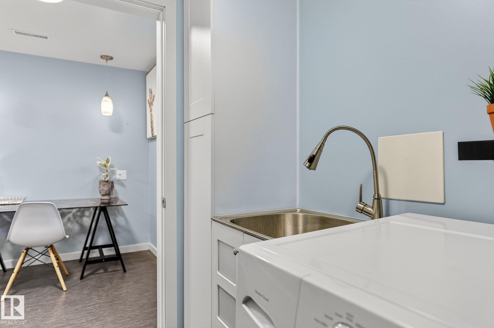 11349 22 Avenue, Edmonton, AB - Indoor Photo Showing Other Room