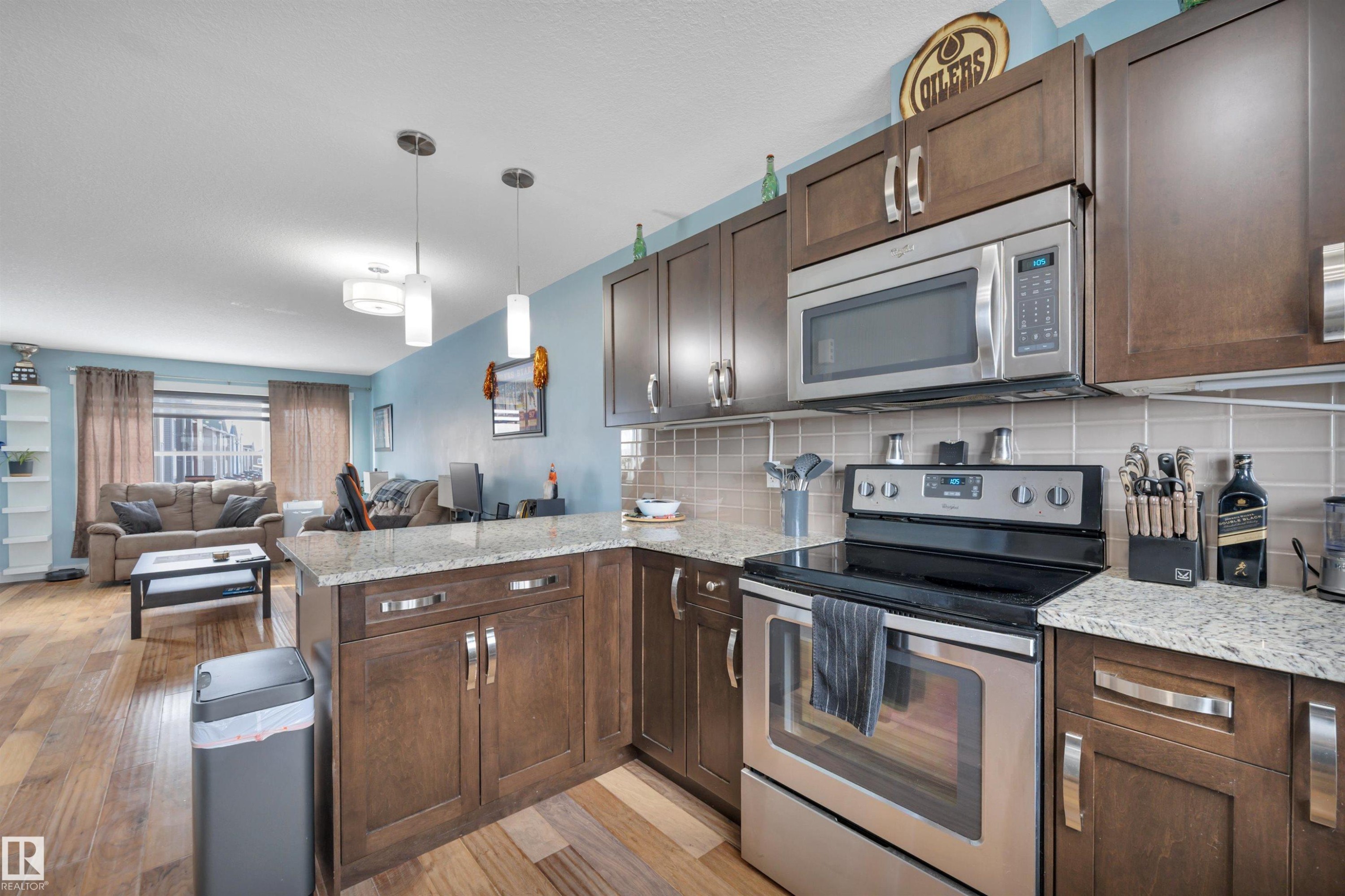 255 401 Southfork Drive, Leduc, AB - Indoor Photo Showing Kitchen With Upgraded Kitchen