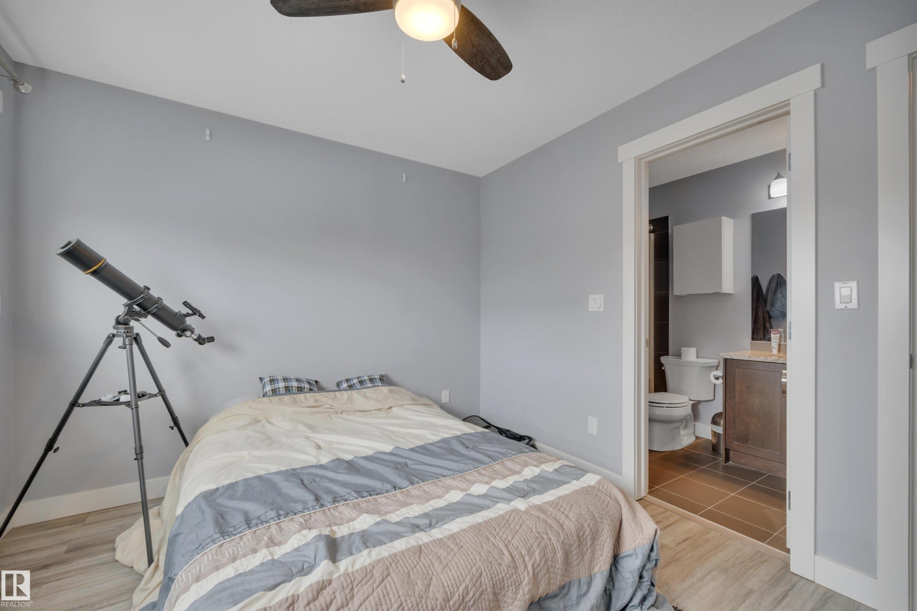 255 401 Southfork Drive, Leduc, AB - Indoor Photo Showing Bedroom