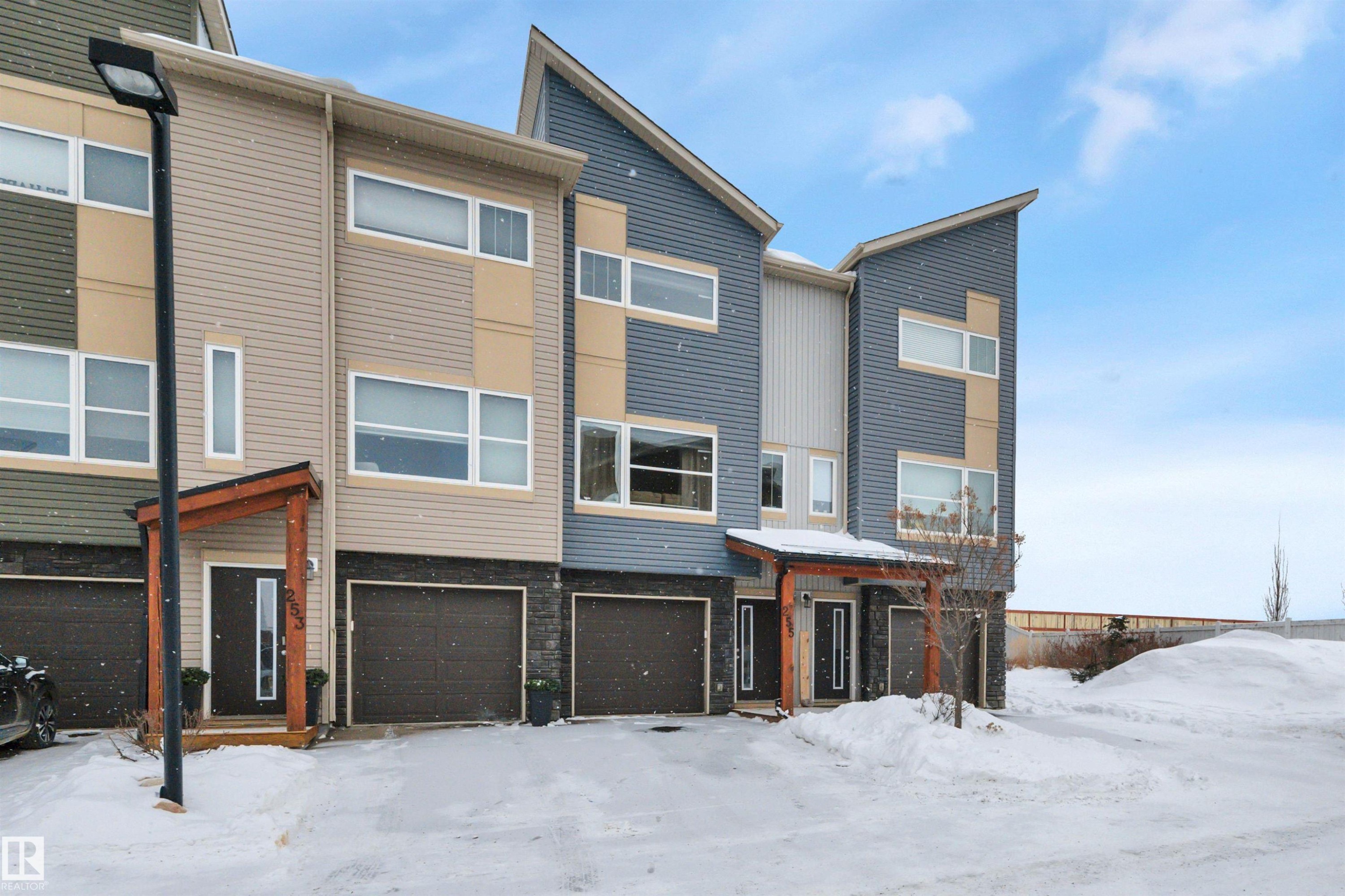 255 401 Southfork Drive, Leduc, AB - Outdoor With Facade