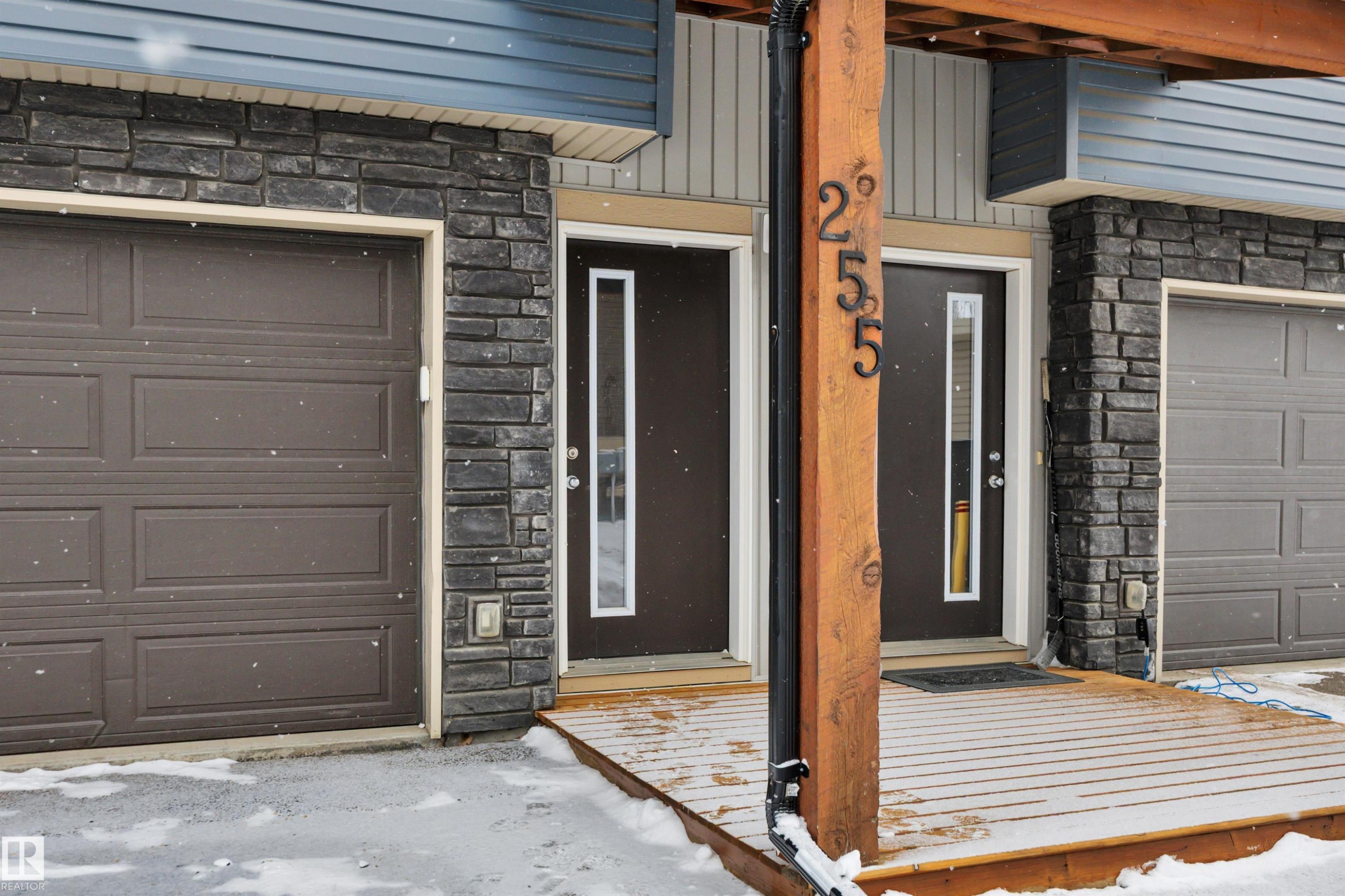 255 401 Southfork Drive, Leduc, AB - Outdoor