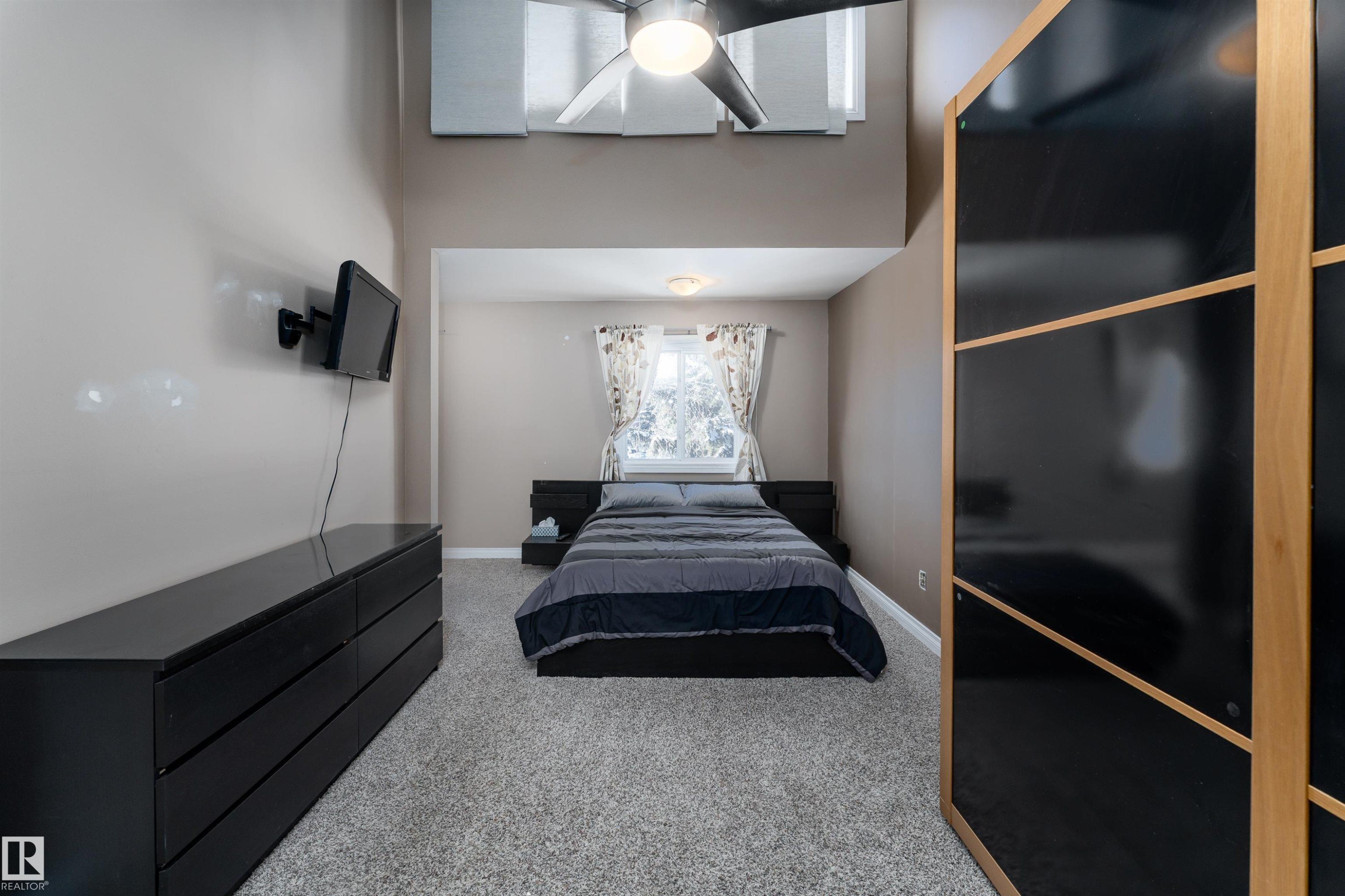 5359 Hill View Crescent, Edmonton, AB - Indoor Photo Showing Other Room