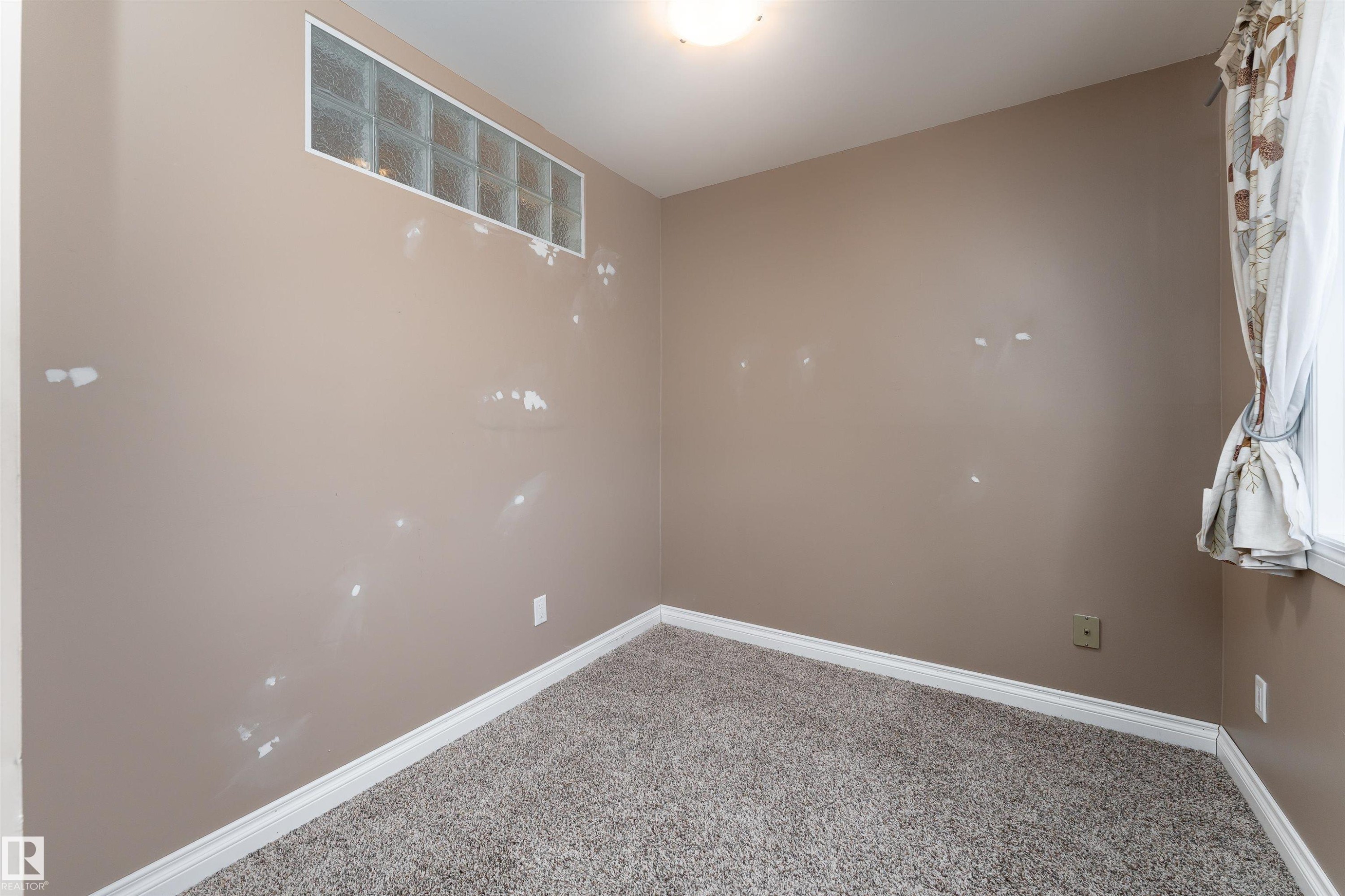 5359 Hill View Crescent, Edmonton, AB - Indoor Photo Showing Other Room