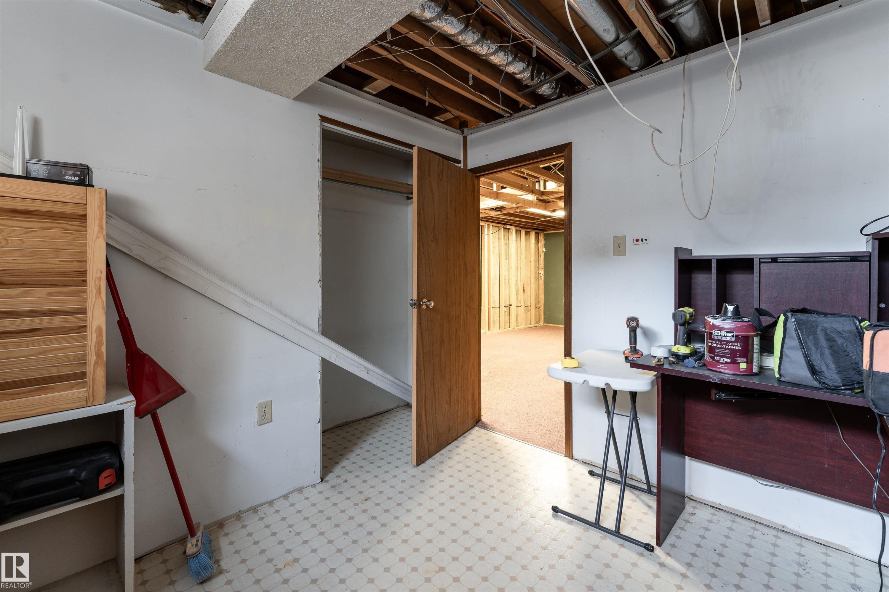 5359 Hill View Crescent, Edmonton, AB - Indoor