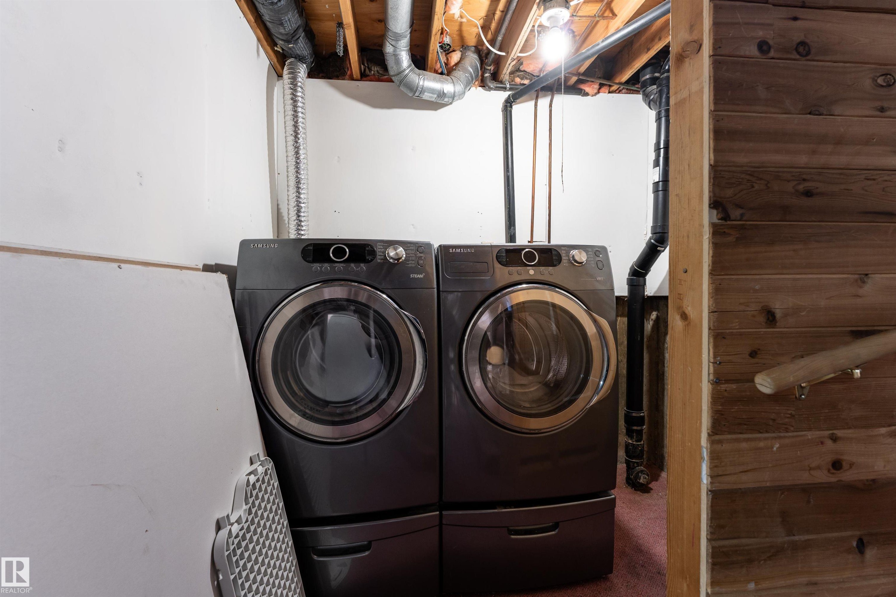 5359 Hill View Crescent, Edmonton, AB - Indoor Photo Showing Laundry Room