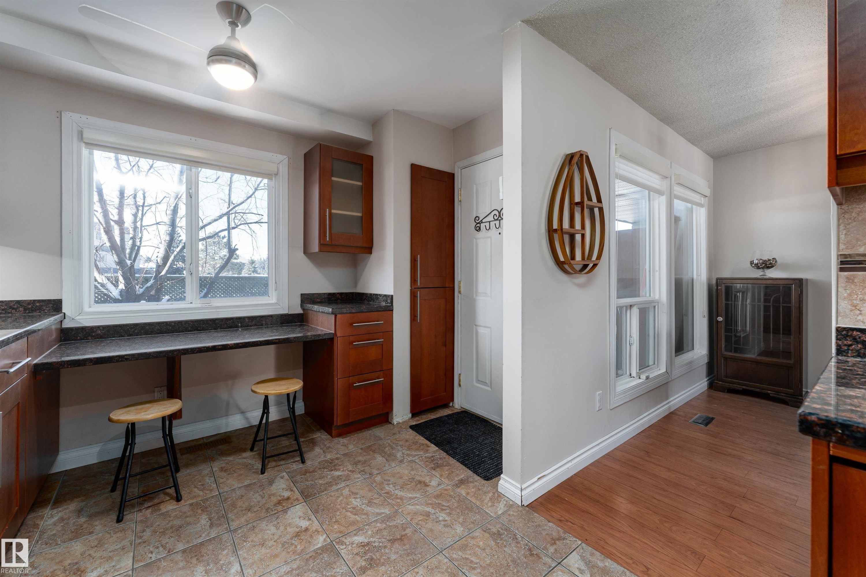 5359 Hill View Crescent, Edmonton, AB - Indoor Photo Showing Office