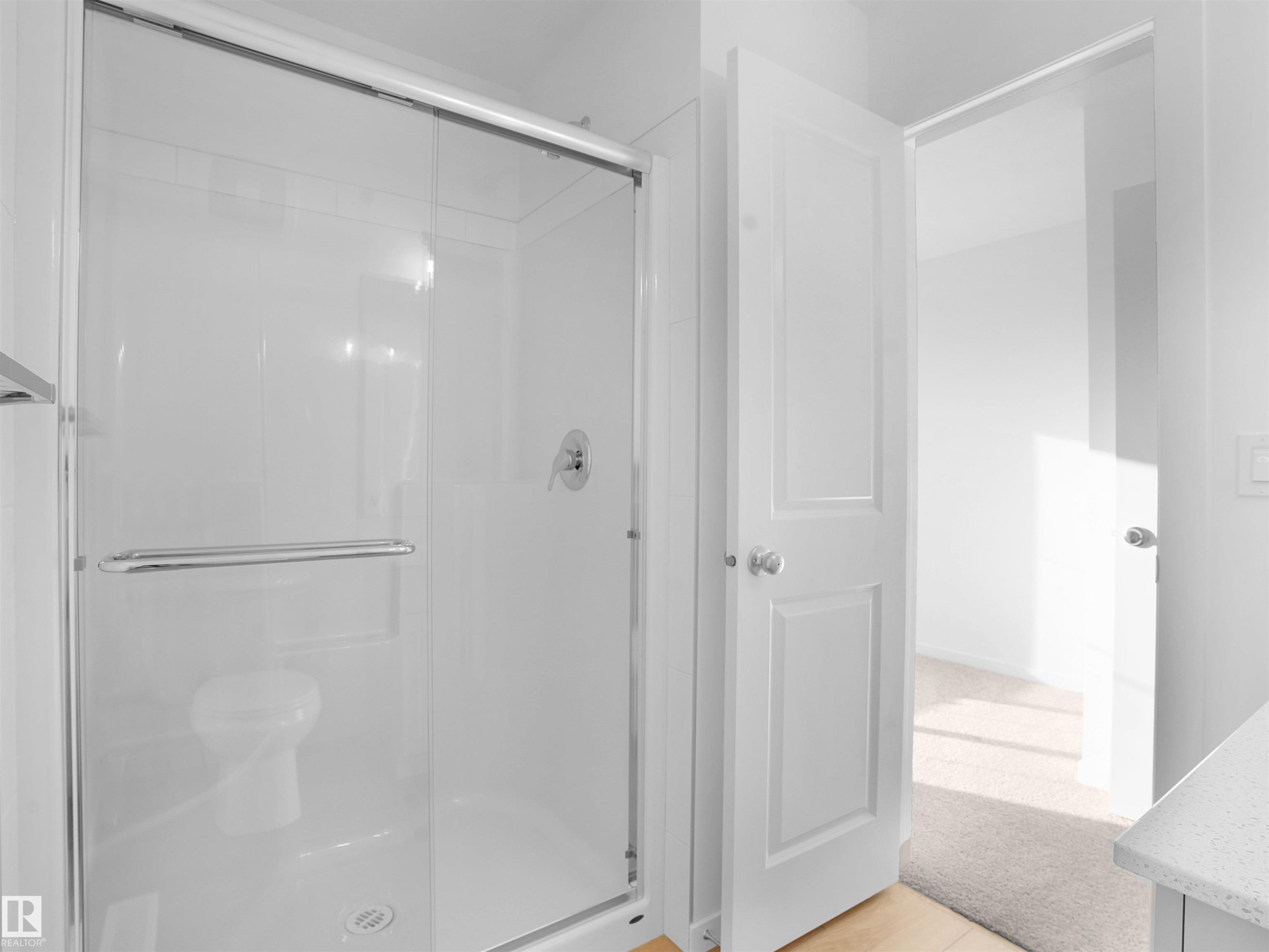 118 1009 Cy Becker Road, Edmonton, AB - Indoor Photo Showing Bathroom