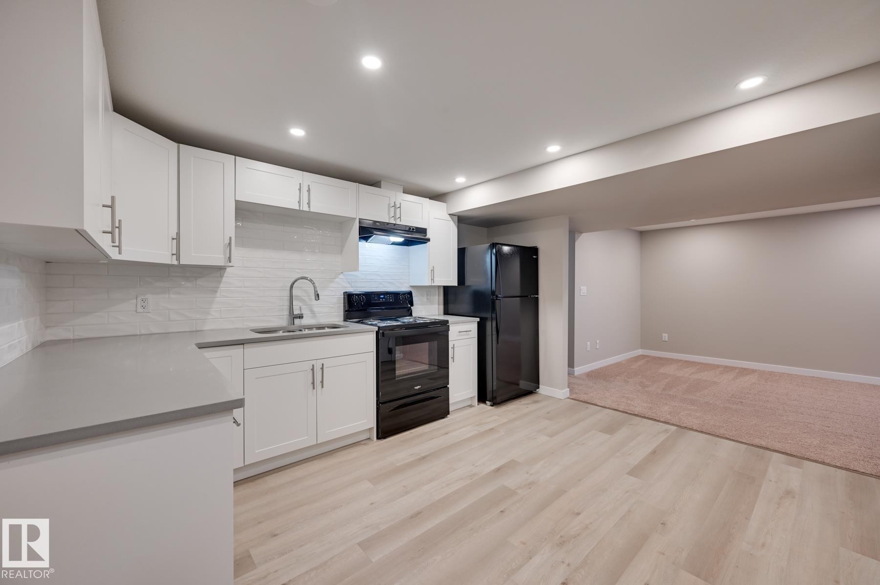 14903 77 Street, Edmonton, AB - Indoor Photo Showing Kitchen