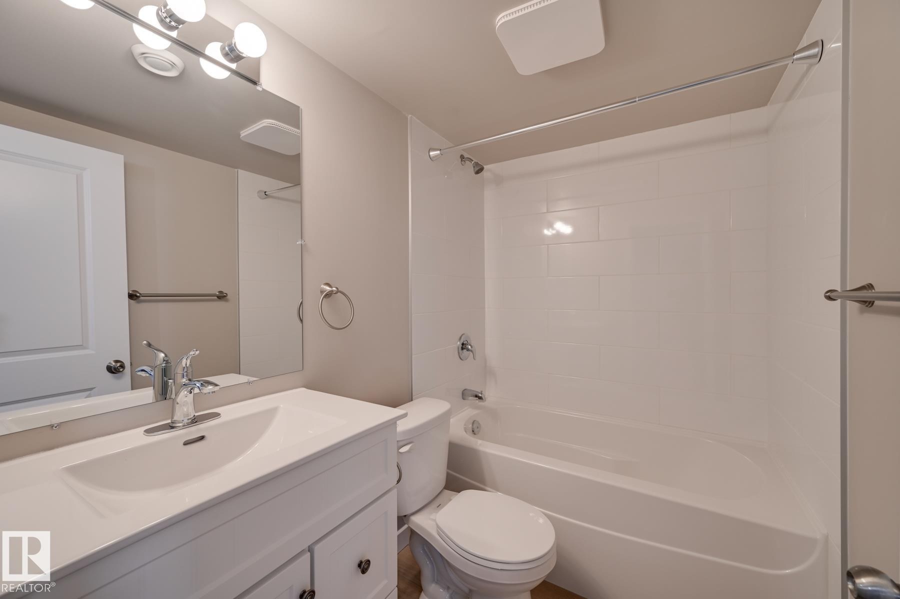 14903 77 Street, Edmonton, AB - Indoor Photo Showing Bathroom