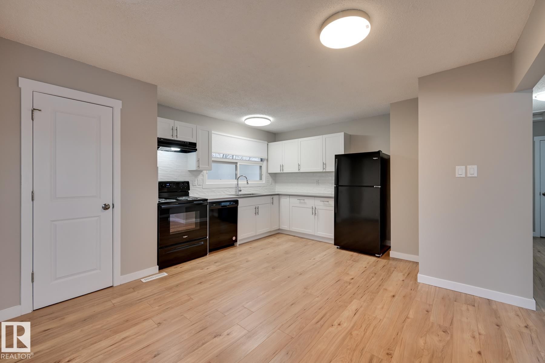 14903 77 Street, Edmonton, AB - Indoor Photo Showing Kitchen