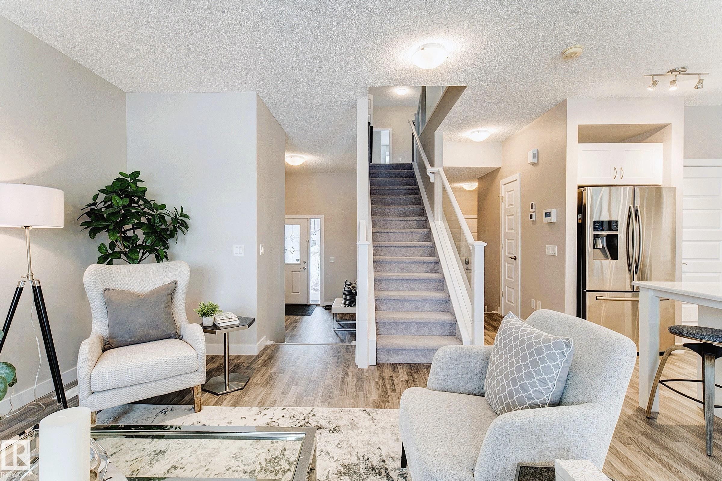 5441 Allbright Square, Edmonton, AB - Indoor Photo Showing Living Room