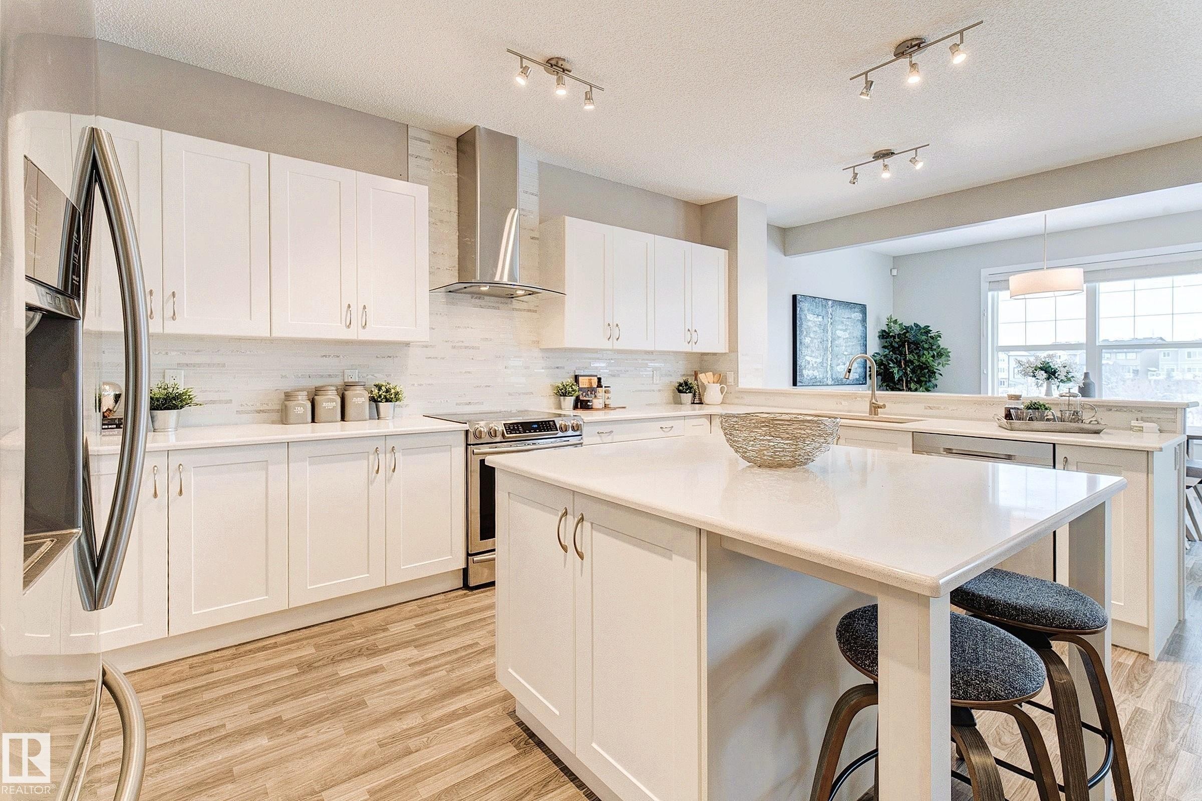 5441 Allbright Square, Edmonton, AB - Indoor Photo Showing Kitchen With Upgraded Kitchen