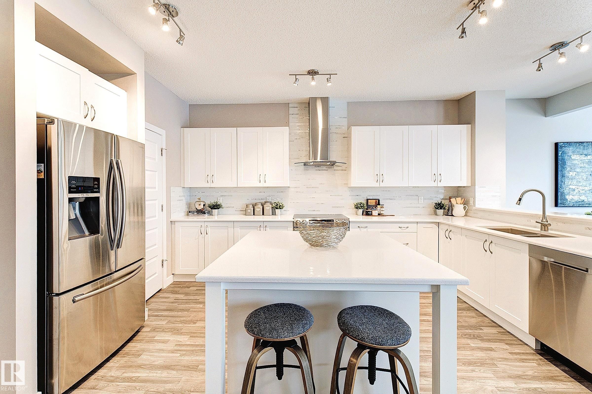 5441 Allbright Square, Edmonton, AB - Indoor Photo Showing Kitchen With Stainless Steel Kitchen With Upgraded Kitchen