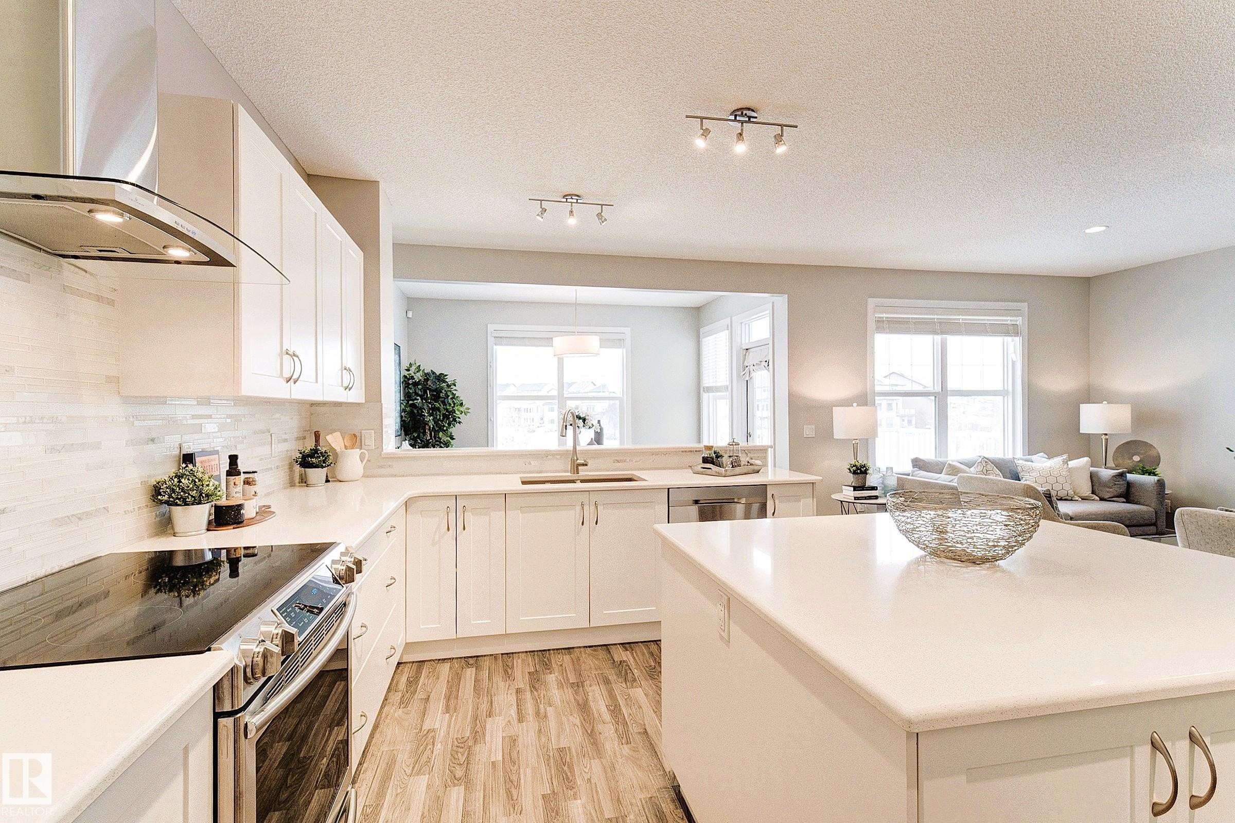 5441 Allbright Square, Edmonton, AB - Indoor Photo Showing Kitchen With Upgraded Kitchen