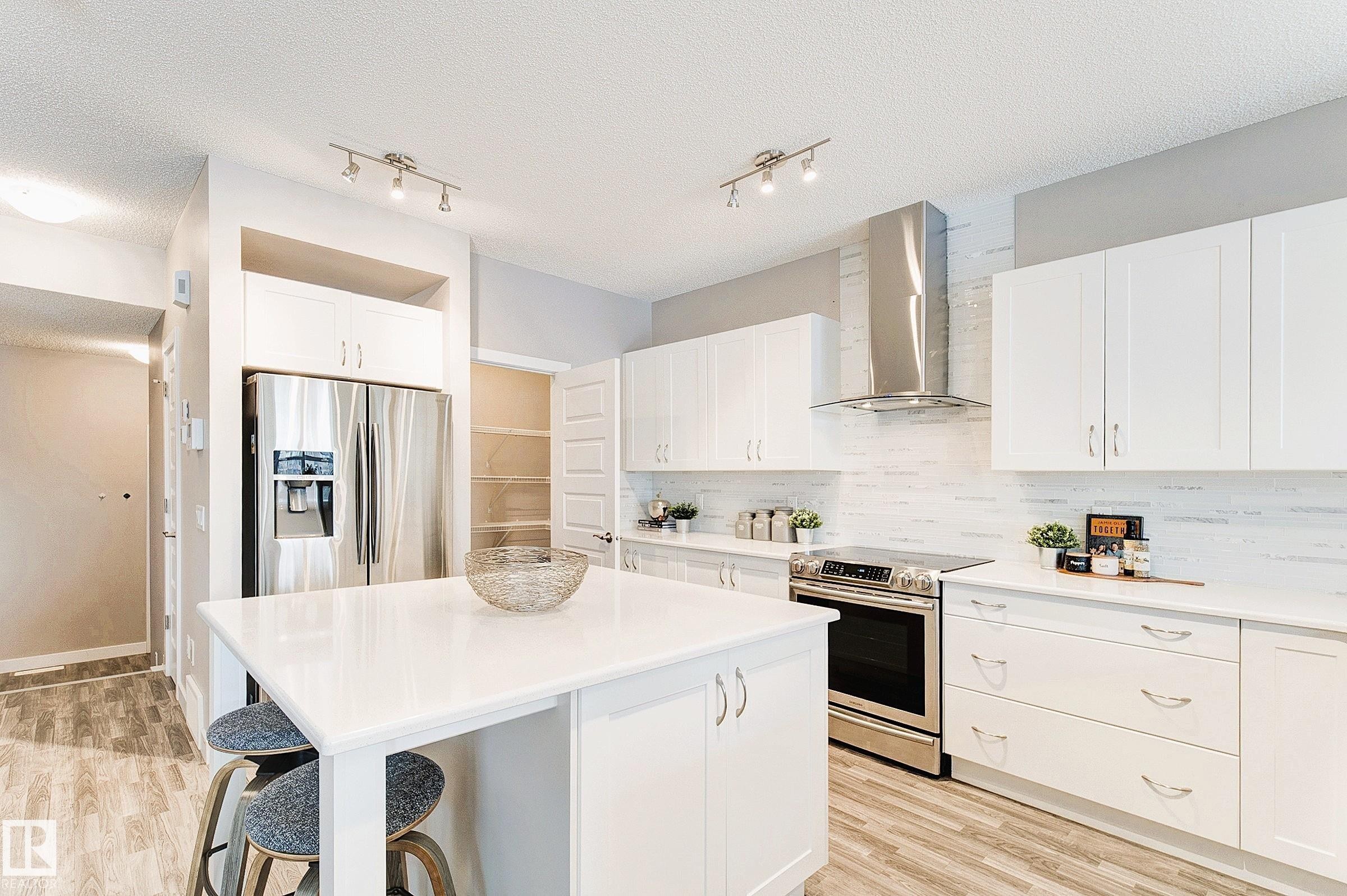 5441 Allbright Square, Edmonton, AB - Indoor Photo Showing Kitchen With Stainless Steel Kitchen With Upgraded Kitchen