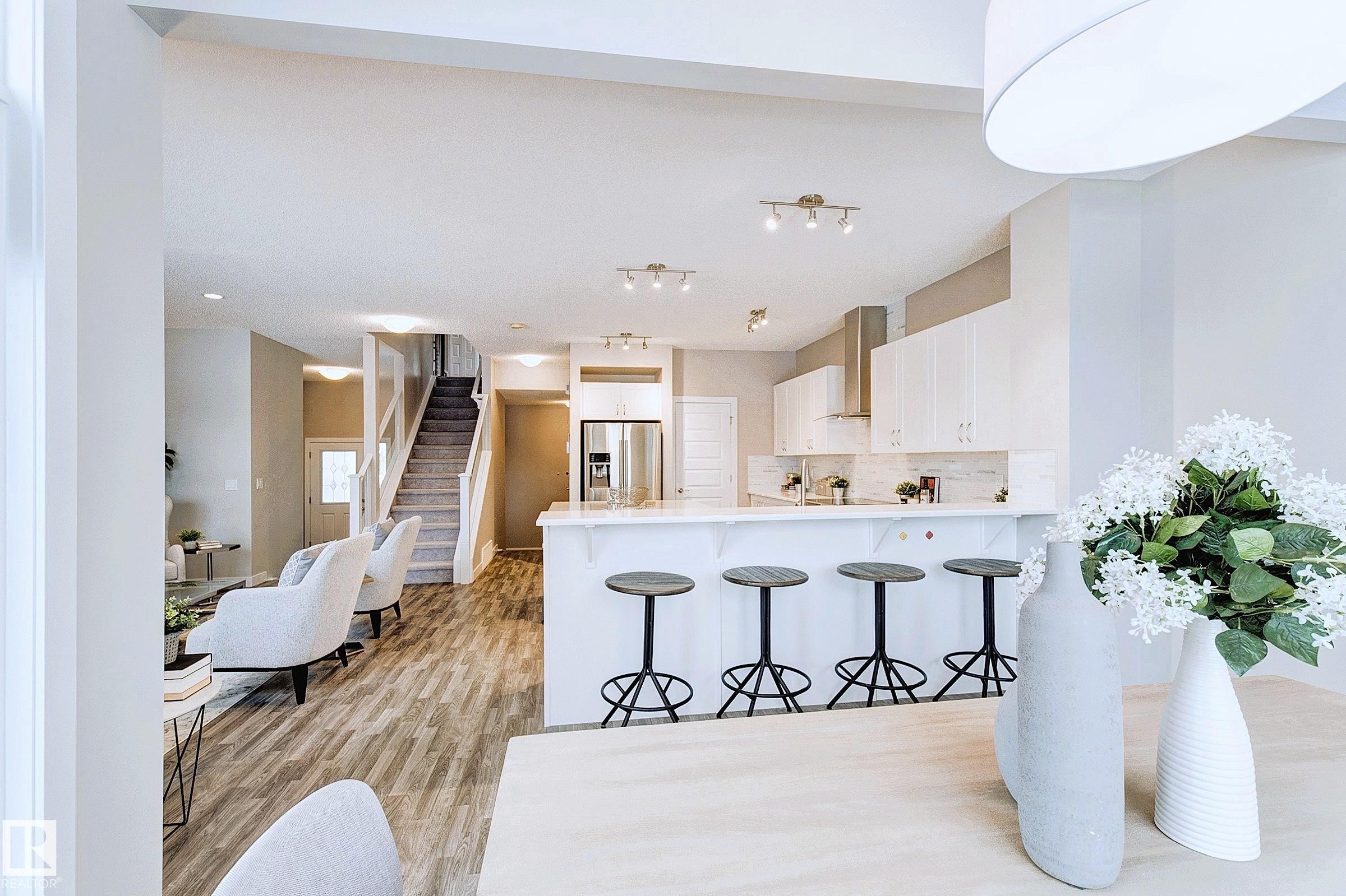 5441 Allbright Square, Edmonton, AB - Indoor Photo Showing Kitchen