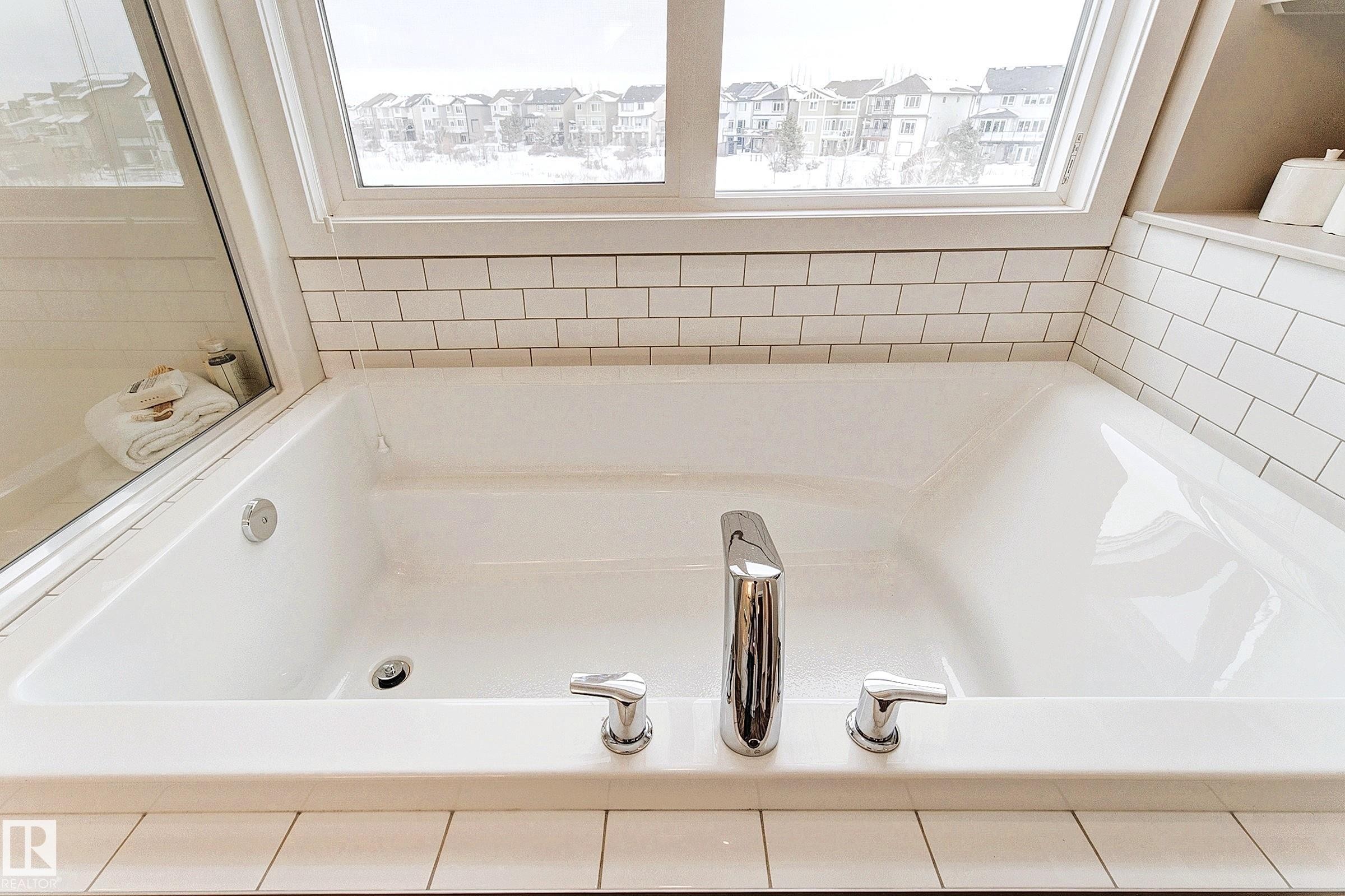 5441 Allbright Square, Edmonton, AB - Indoor Photo Showing Bathroom