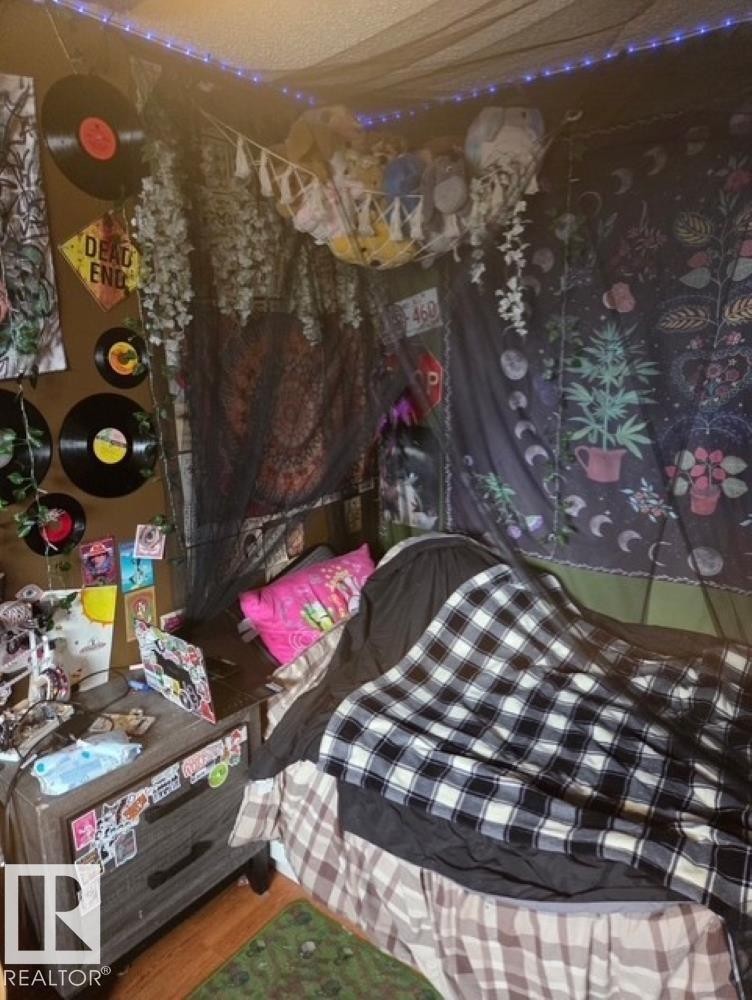 633 Willow Court, Edmonton, AB - Indoor Photo Showing Bedroom