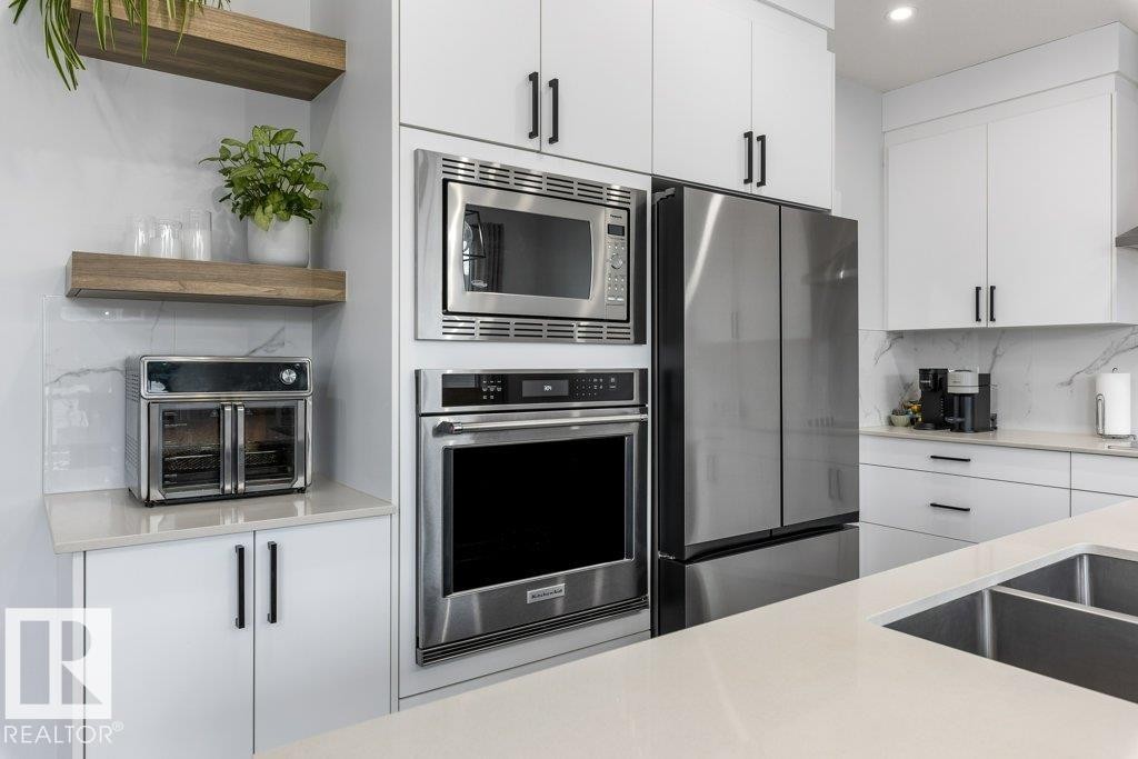 6464 King Wynd, Edmonton, AB - Indoor Photo Showing Kitchen With Double Sink With Upgraded Kitchen