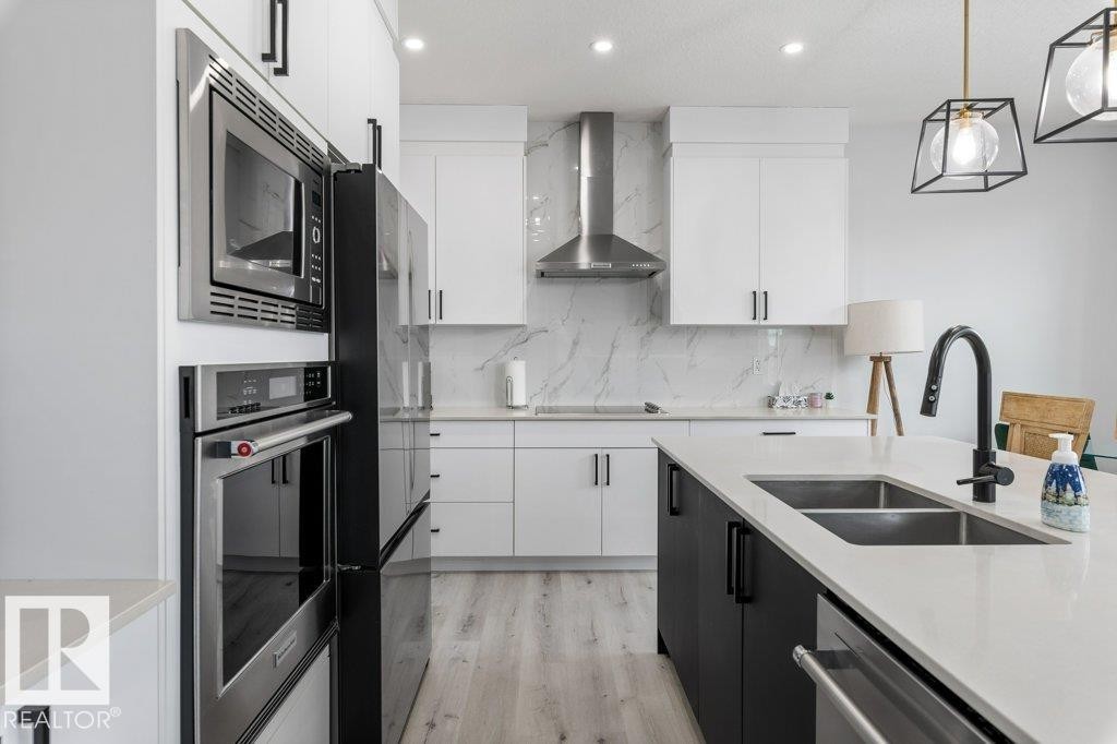 6464 King Wynd, Edmonton, AB - Indoor Photo Showing Kitchen With Double Sink With Upgraded Kitchen