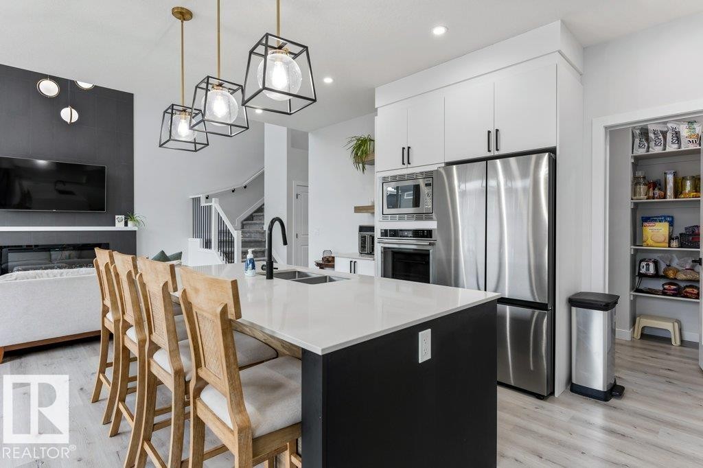 6464 King Wynd, Edmonton, AB - Indoor Photo Showing Kitchen With Double Sink With Upgraded Kitchen