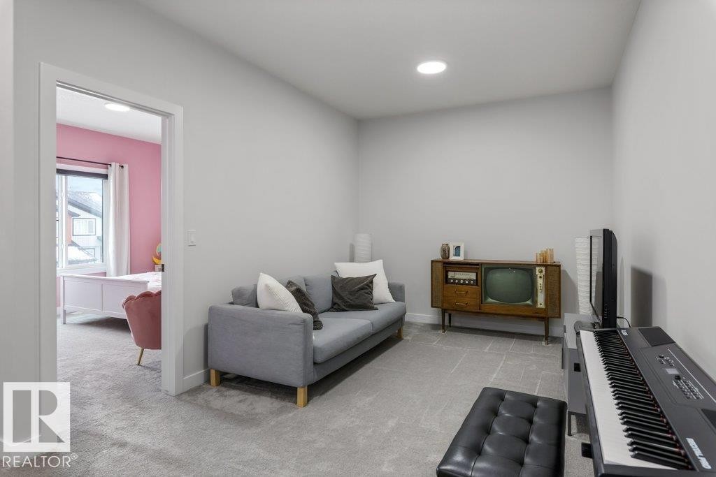 6464 King Wynd, Edmonton, AB - Indoor