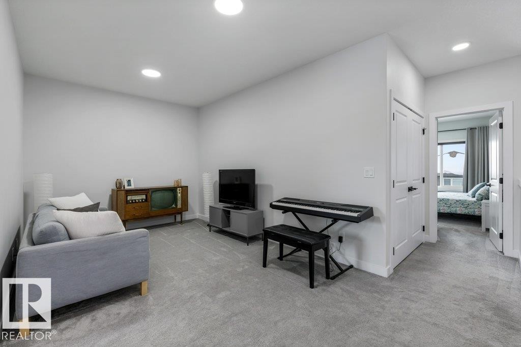 6464 King Wynd, Edmonton, AB - Indoor