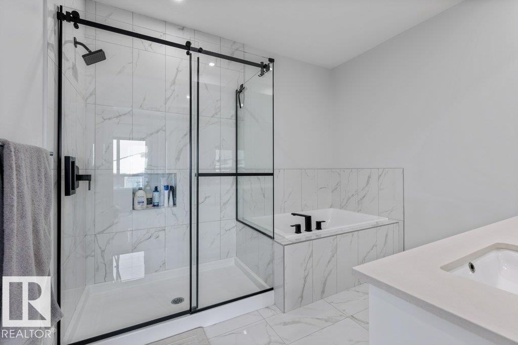 6464 King Wynd, Edmonton, AB - Indoor Photo Showing Bathroom