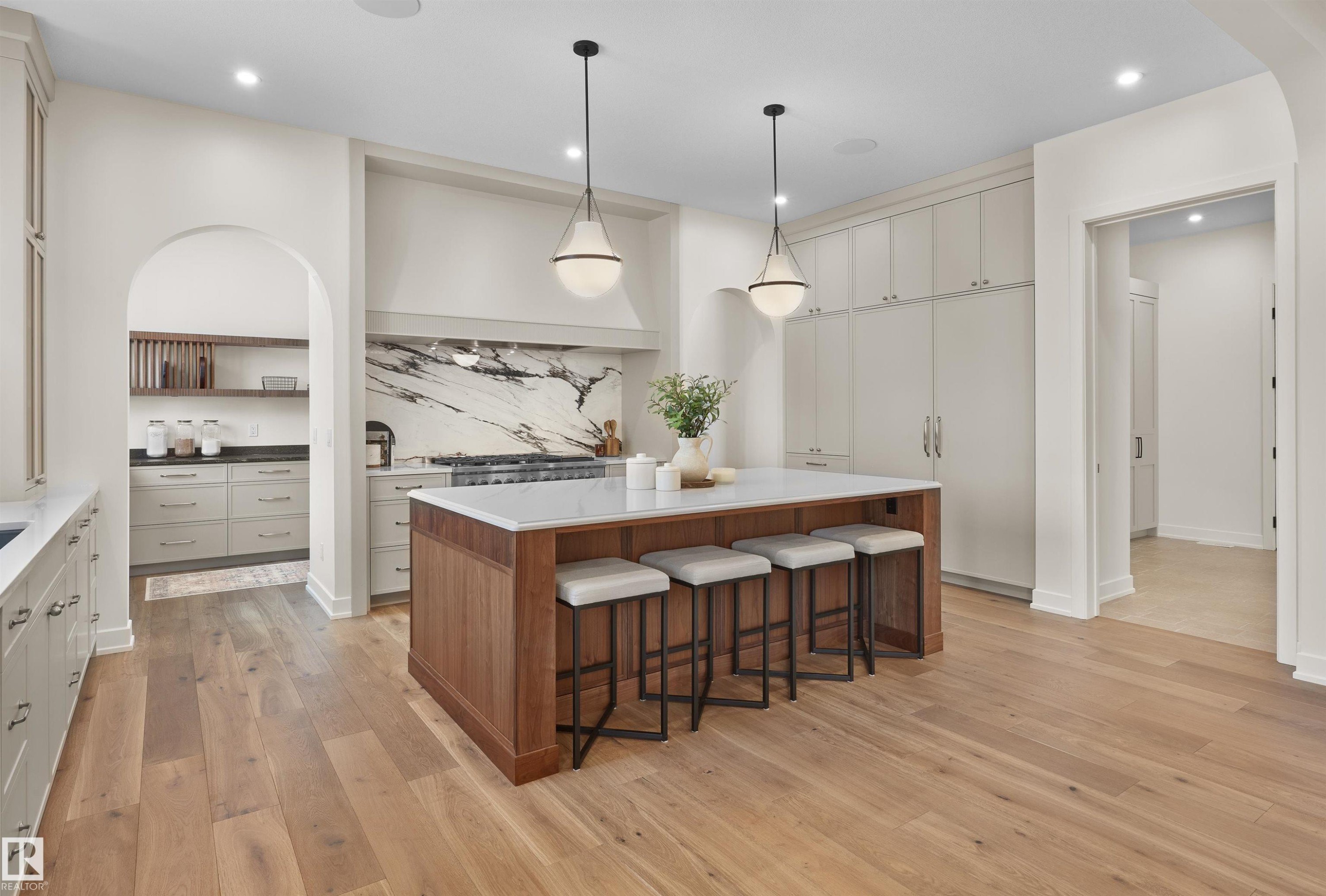 4183 Cameron Heights Point(E), Edmonton, AB - Indoor Photo Showing Kitchen With Upgraded Kitchen