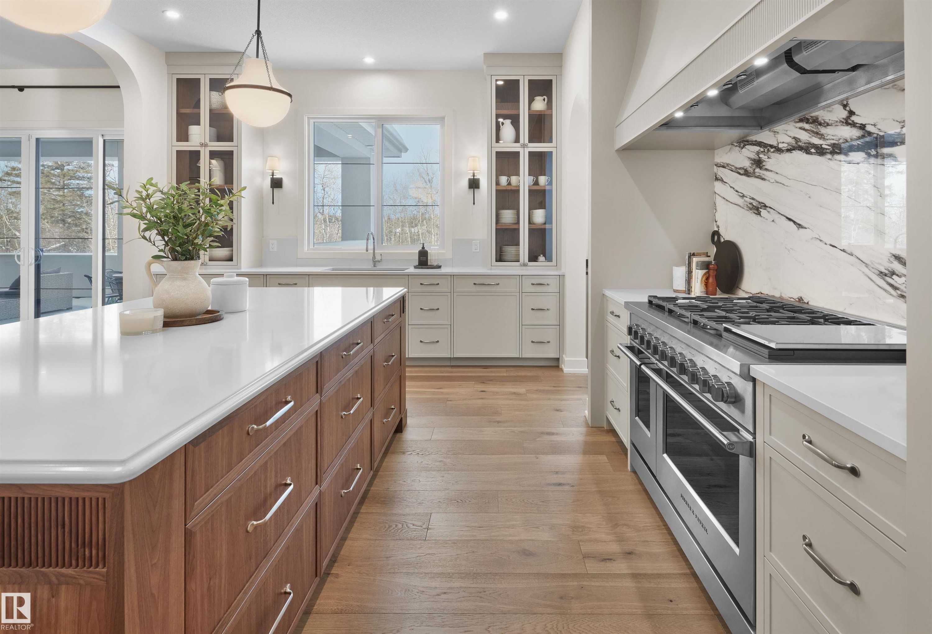 4183 Cameron Heights Point(E), Edmonton, AB - Indoor Photo Showing Kitchen With Upgraded Kitchen