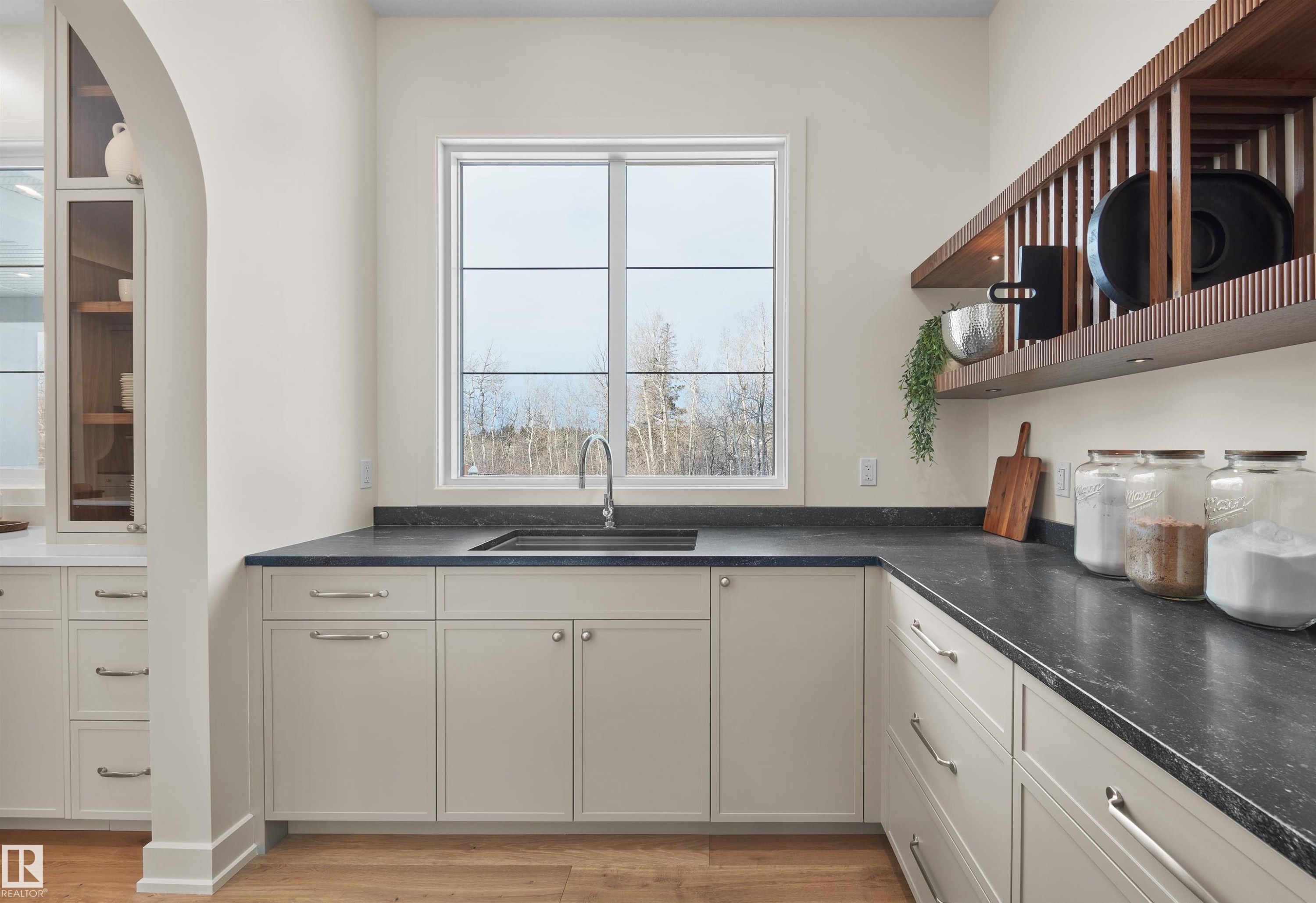 4183 Cameron Heights Point(E), Edmonton, AB - Indoor Photo Showing Kitchen