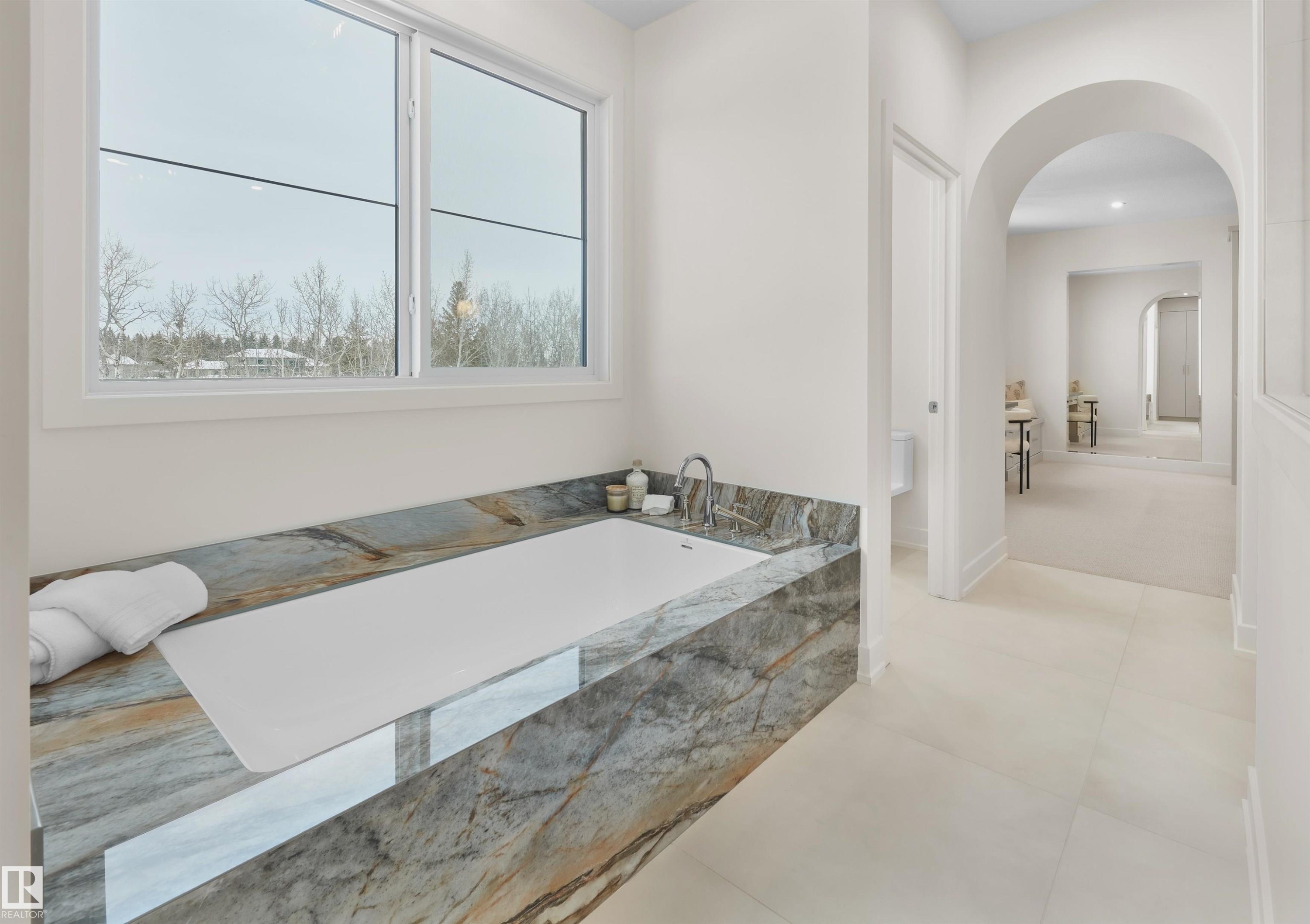 4183 Cameron Heights Point(E), Edmonton, AB - Indoor Photo Showing Bathroom