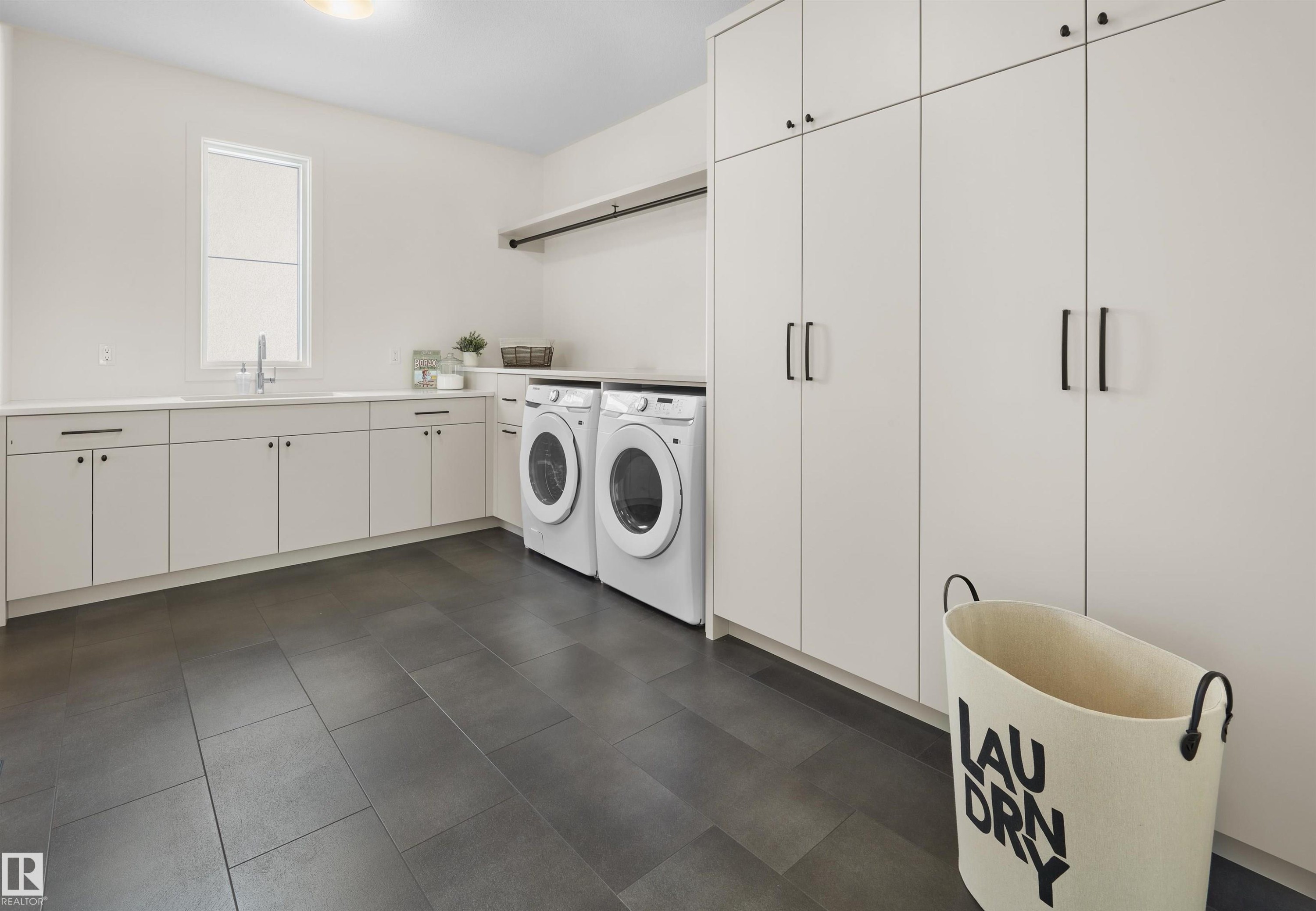 4183 Cameron Heights Point(E), Edmonton, AB - Indoor Photo Showing Laundry Room