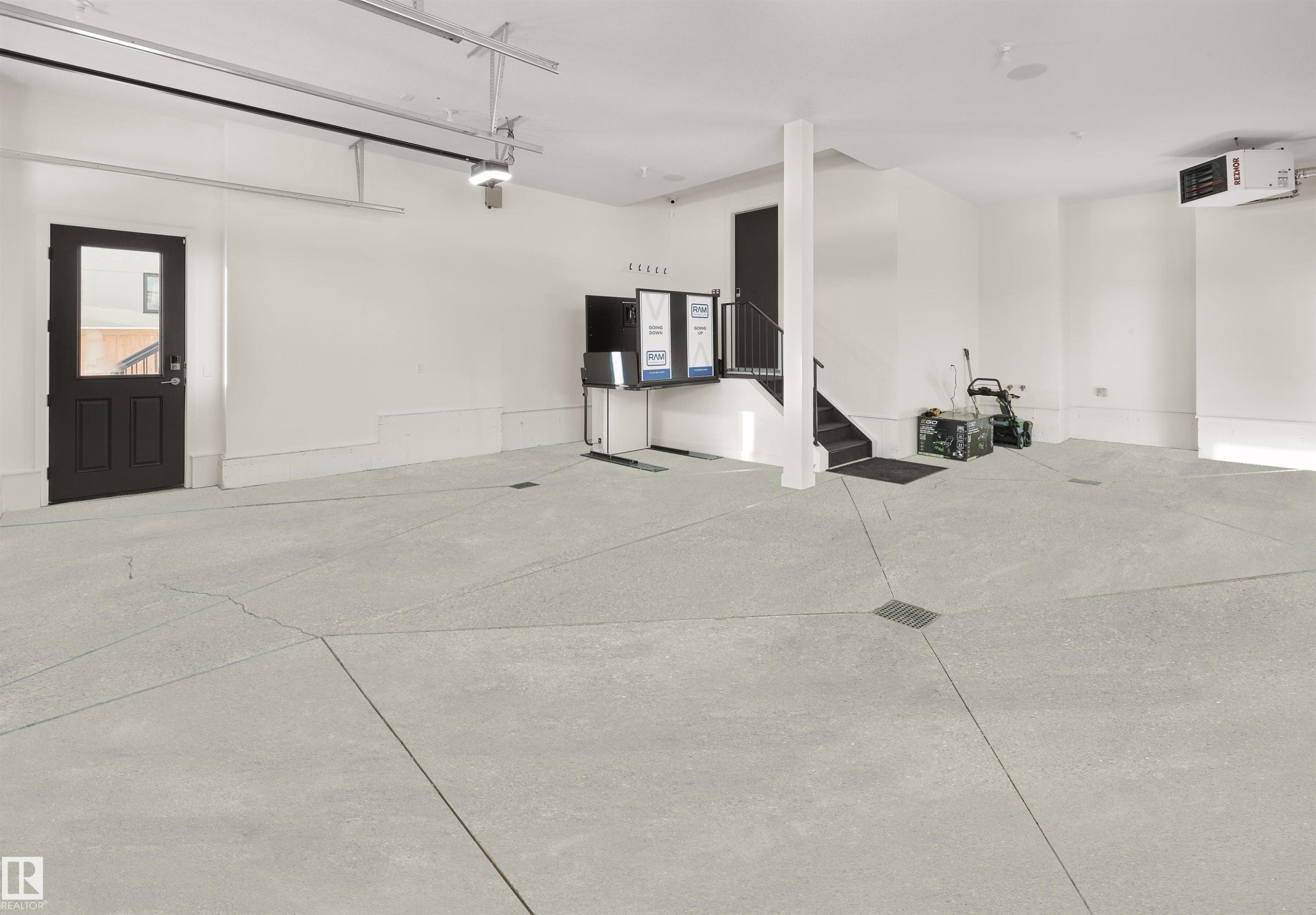 4183 Cameron Heights Point(E), Edmonton, AB - Indoor Photo Showing Garage