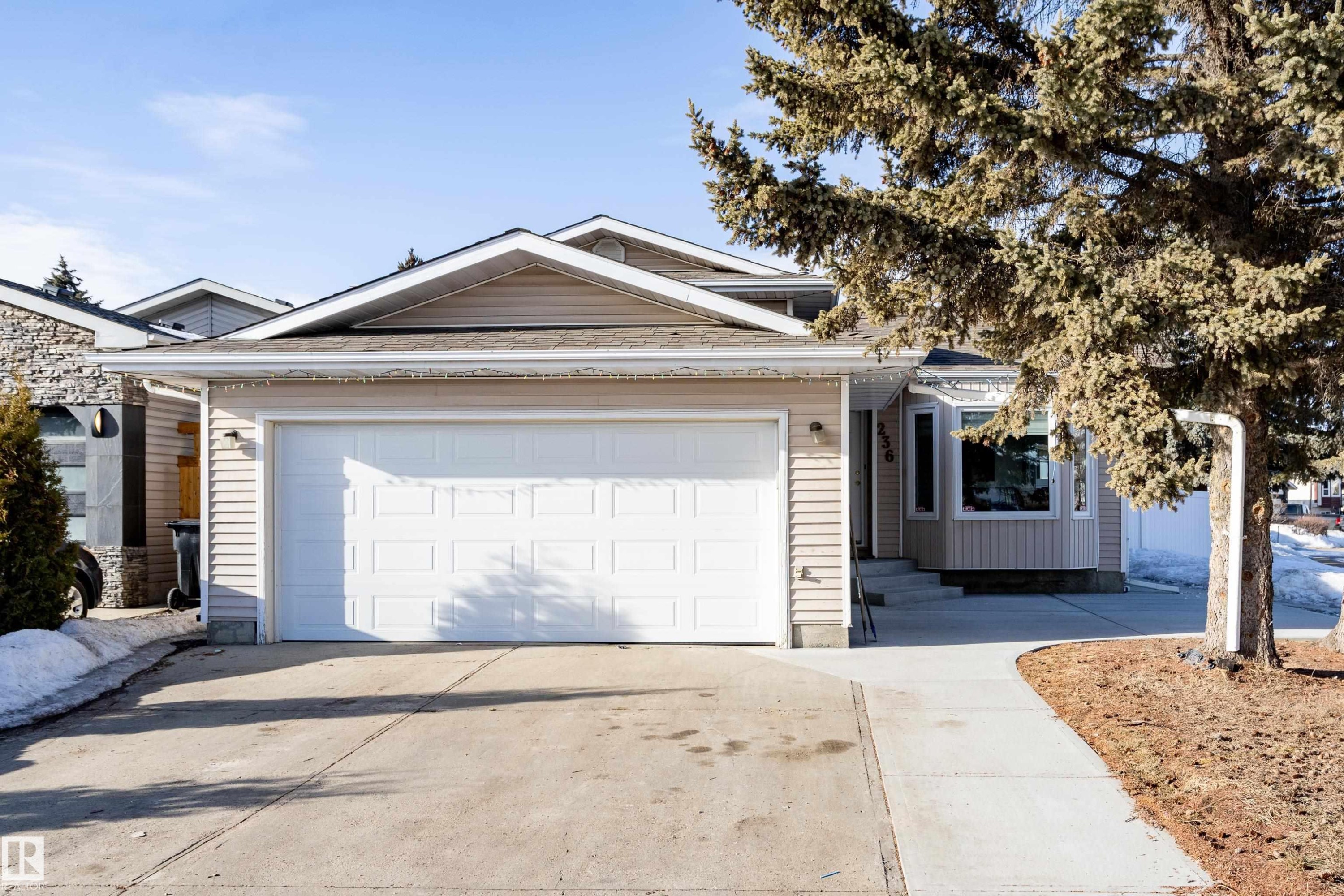 Ranch-style home featuring concrete driveway and a garage - 236 Lago Lindo Crescent, Edmonton, AB - Outdoor