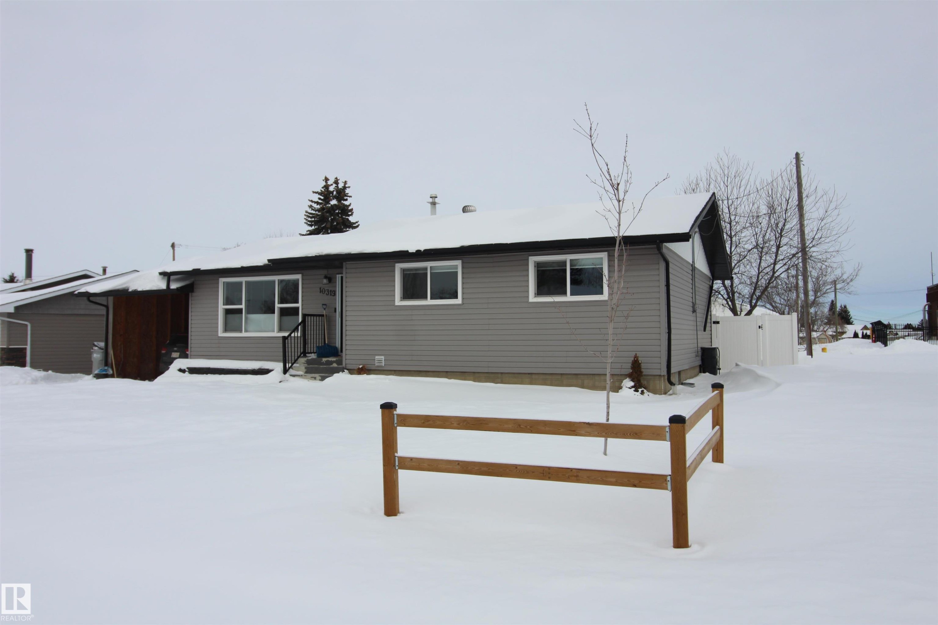Snow covered property - 10319 106 Ave, Westlock, AB - Outdoor