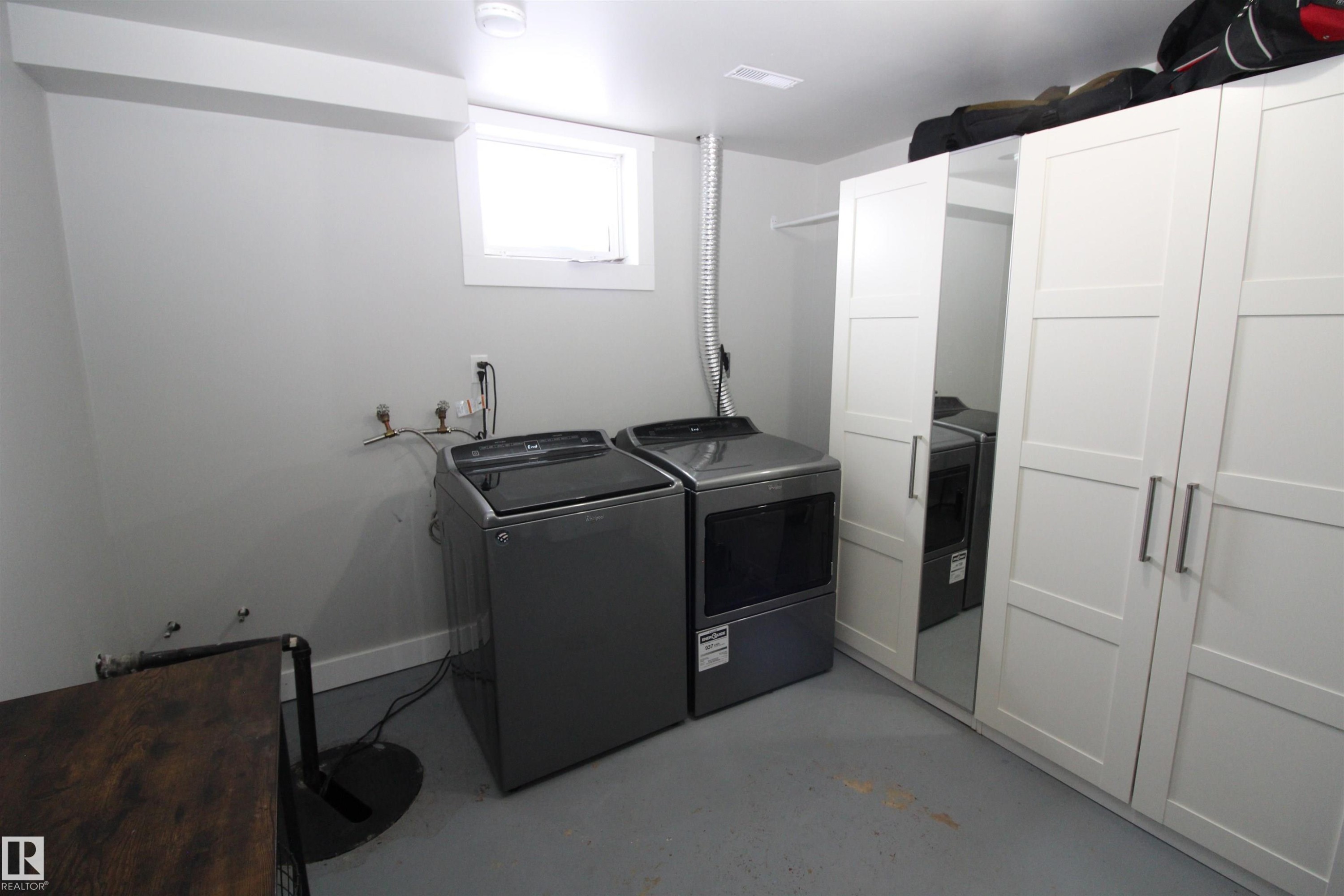 Laundry area featuring finished concrete floors and washer and clothes dryer - 10319 106 Ave, Westlock, AB - Indoor Photo Showing Laundry Room