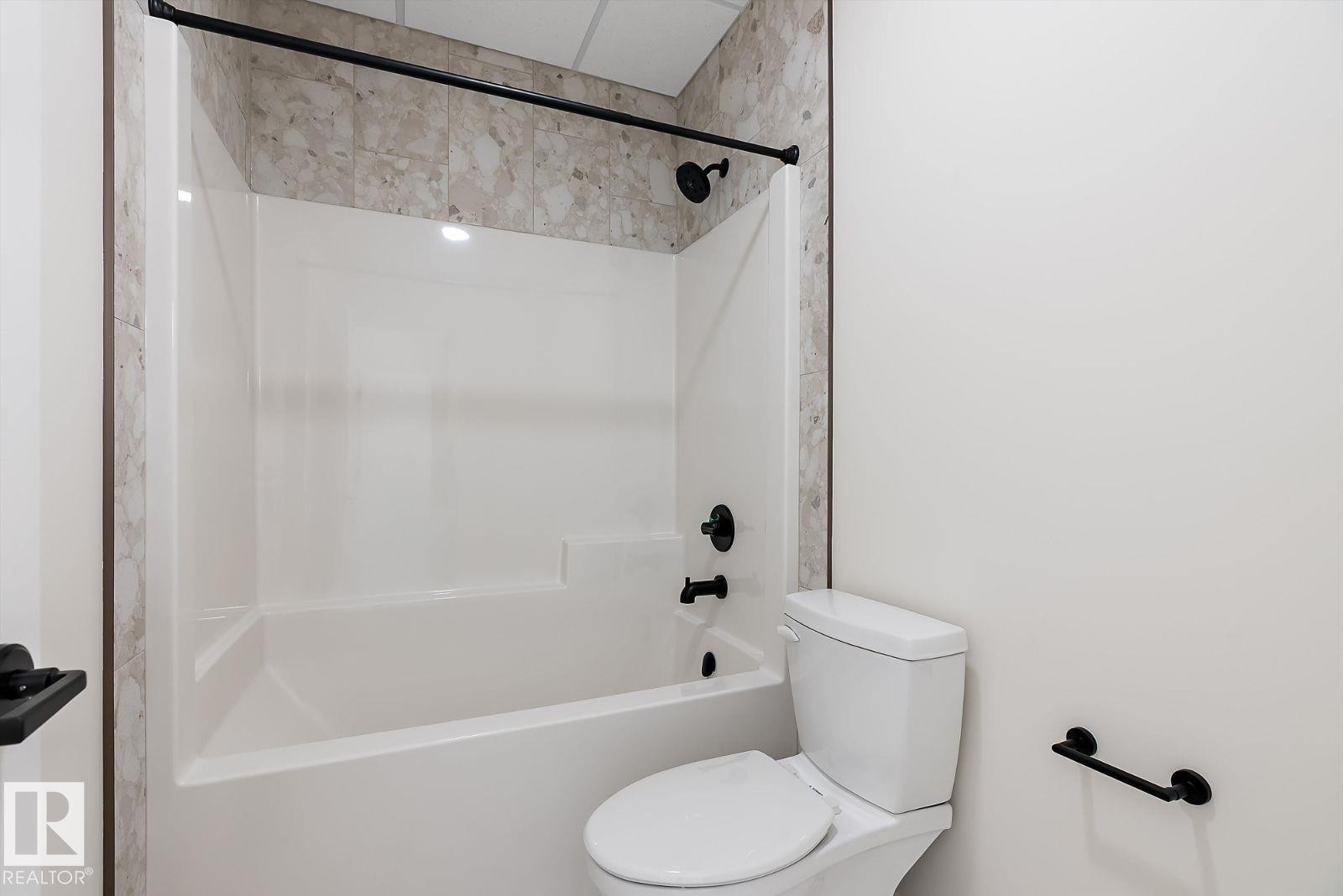 Full bath featuring toilet and shower / bathtub combination - 128 Lilac Close, Leduc, AB - Indoor Photo Showing Bathroom