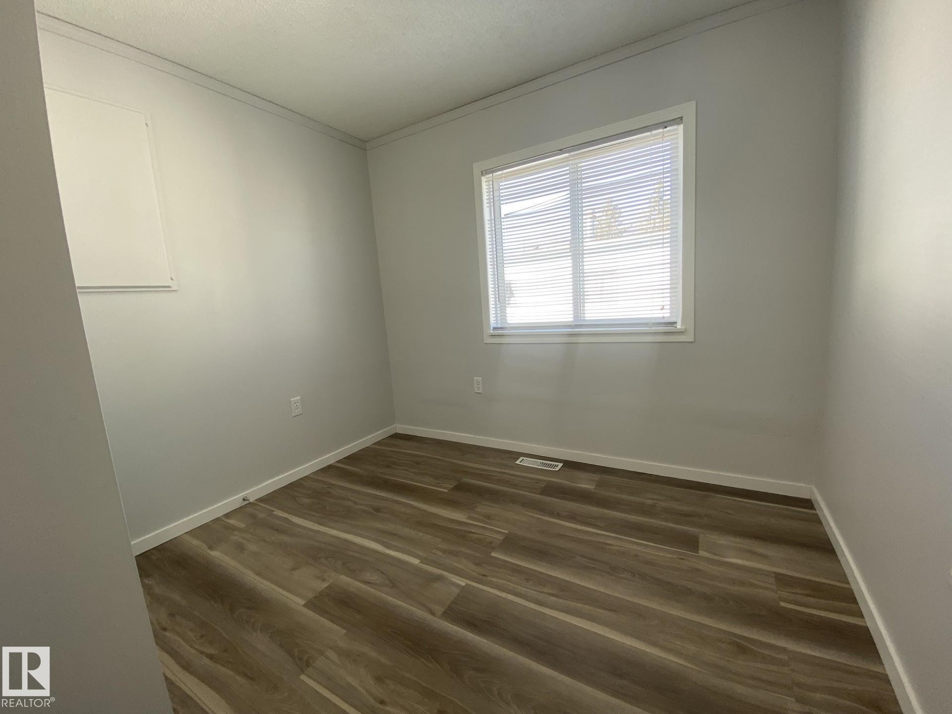 56 Westview Boulevard, Edmonton, AB - Indoor Photo Showing Other Room