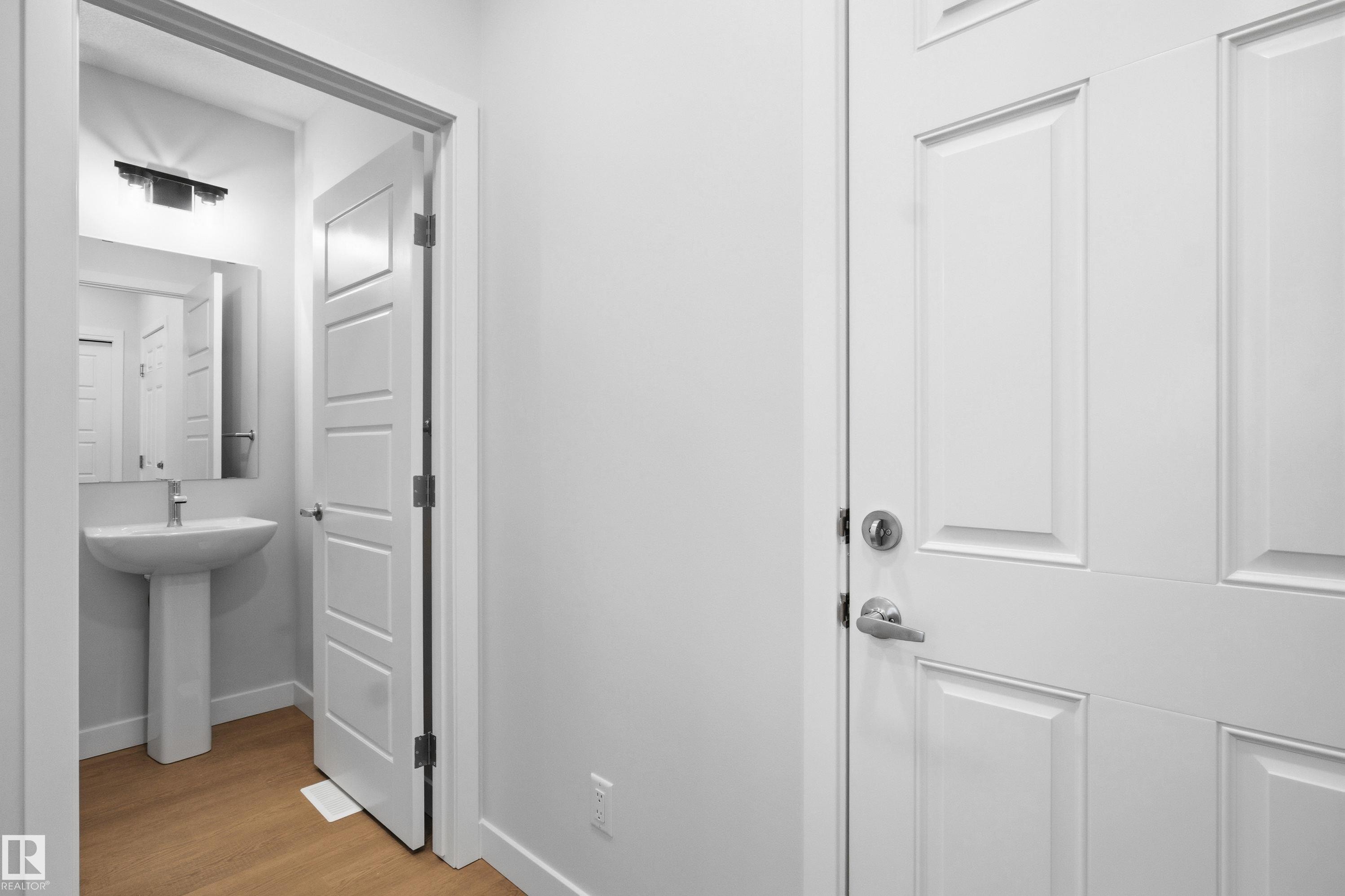 8964 Elves Loop, Edmonton, AB - Indoor