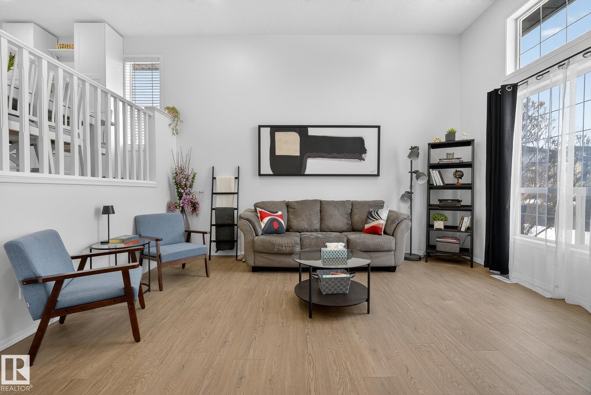 4503 149 Avenue, Edmonton, AB - Indoor Photo Showing Living Room