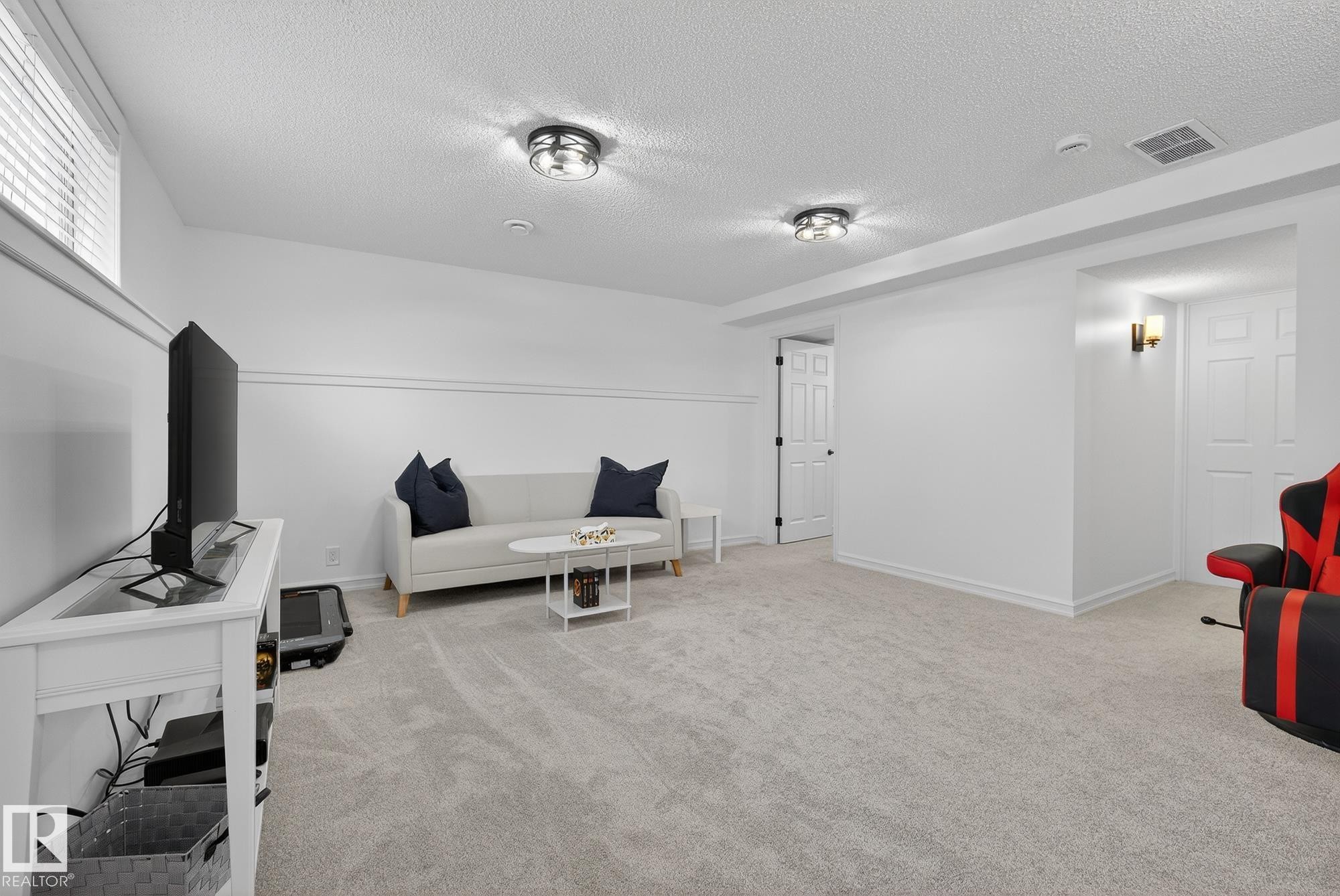 4503 149 Avenue, Edmonton, AB - Indoor