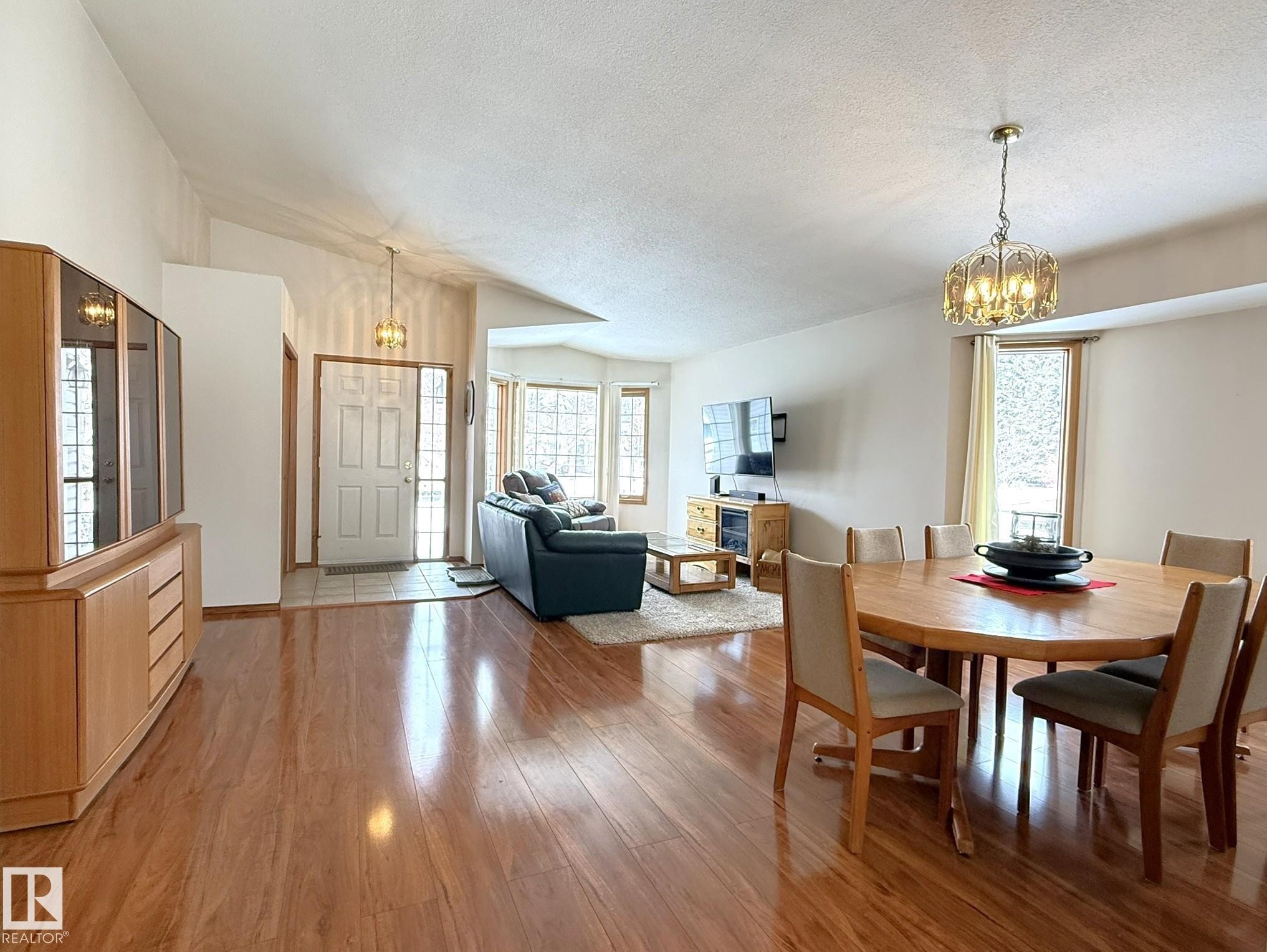 1 Bamber Place, Leduc, AB - Indoor Photo Showing Dining Room
