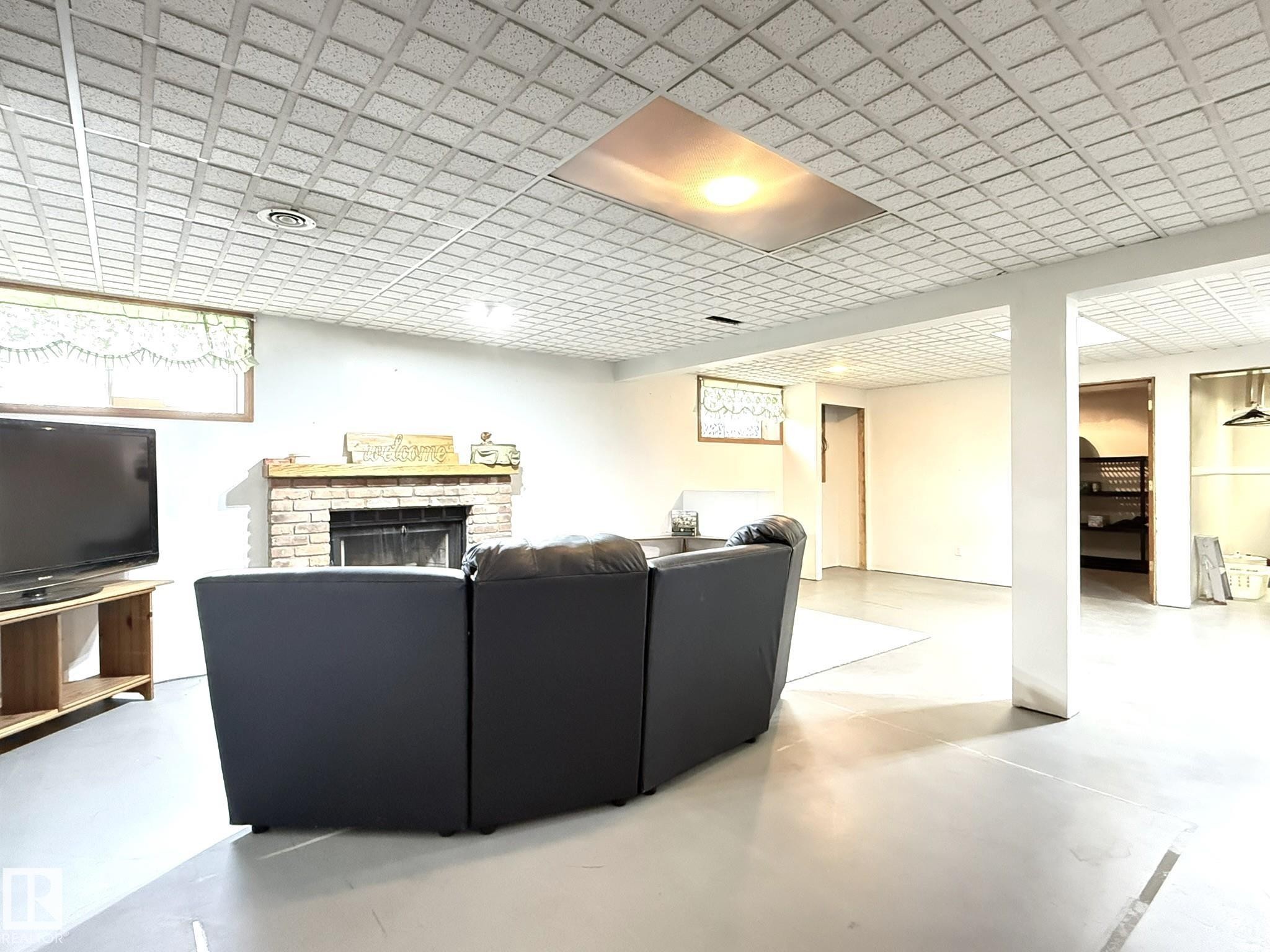 1 Bamber Place, Leduc, AB - Indoor